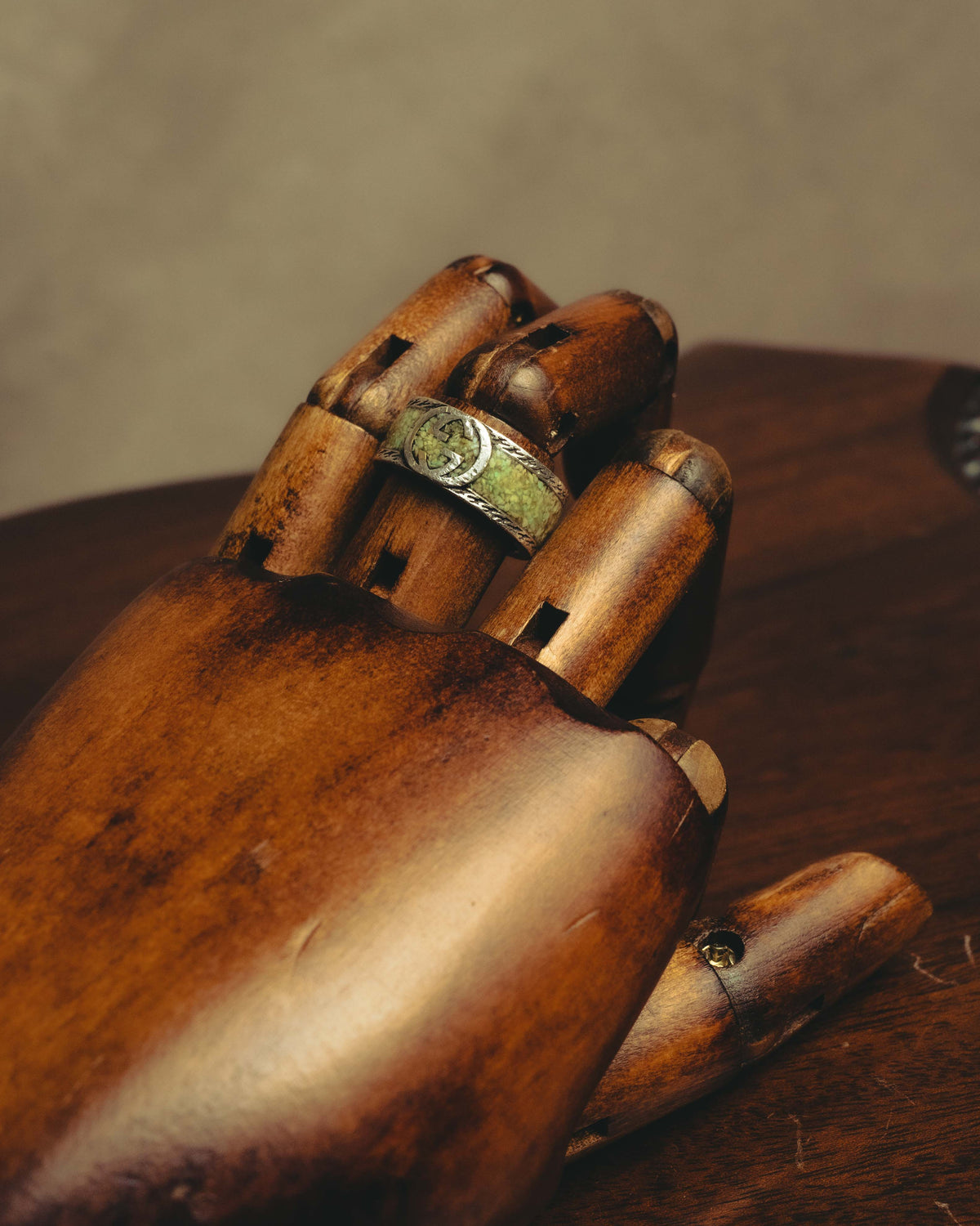 "GUCCI" 20's Ornate green inlay wide band ring