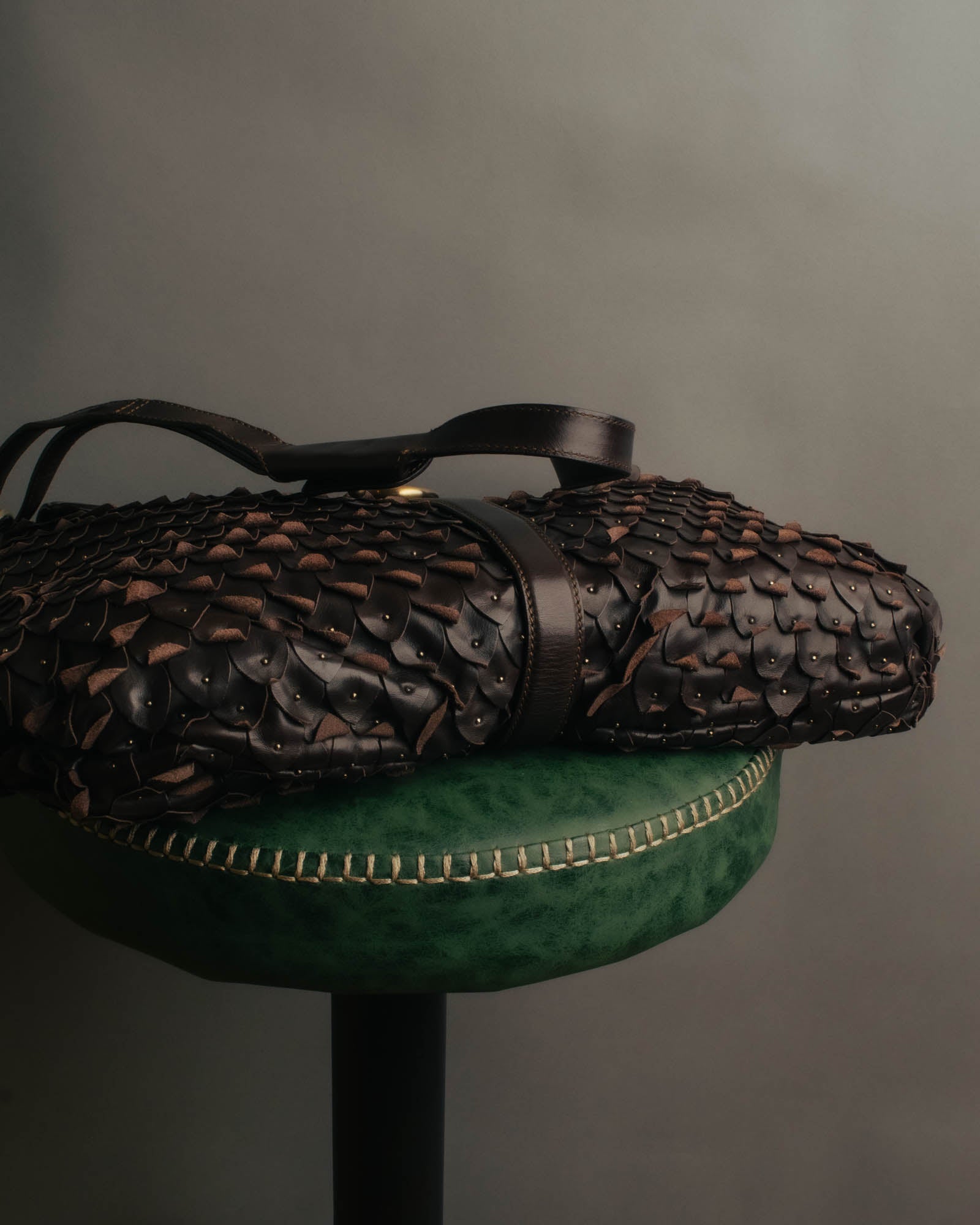 -SPECIAL- “Salvatore Ferragamo” 00’s-10’s Leather scale appliqué gancini shoulder bag