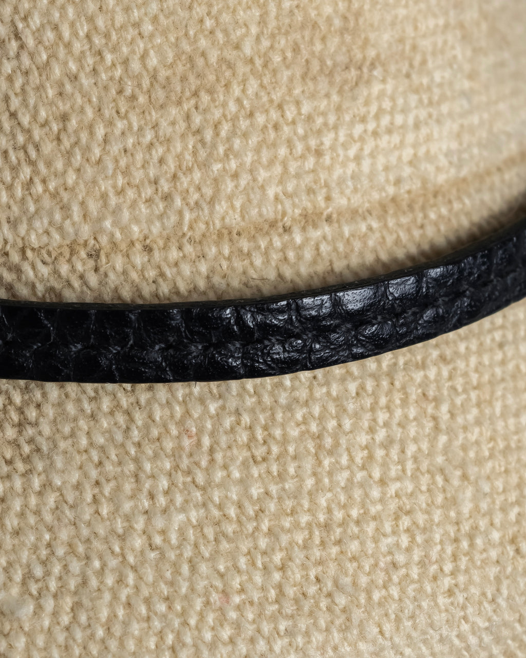 "HERMES" H motif design leather choker