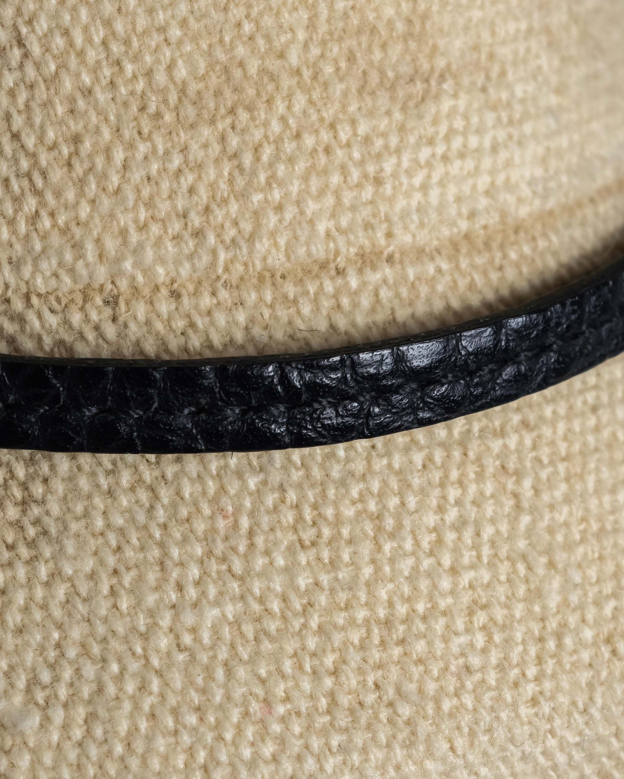 "HERMES" H motif design leather choker