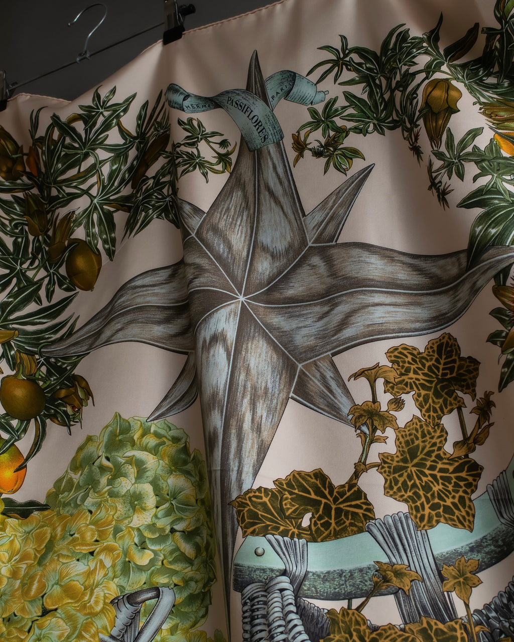 "HERMES" Passion flower print Carre 90 silk scarf