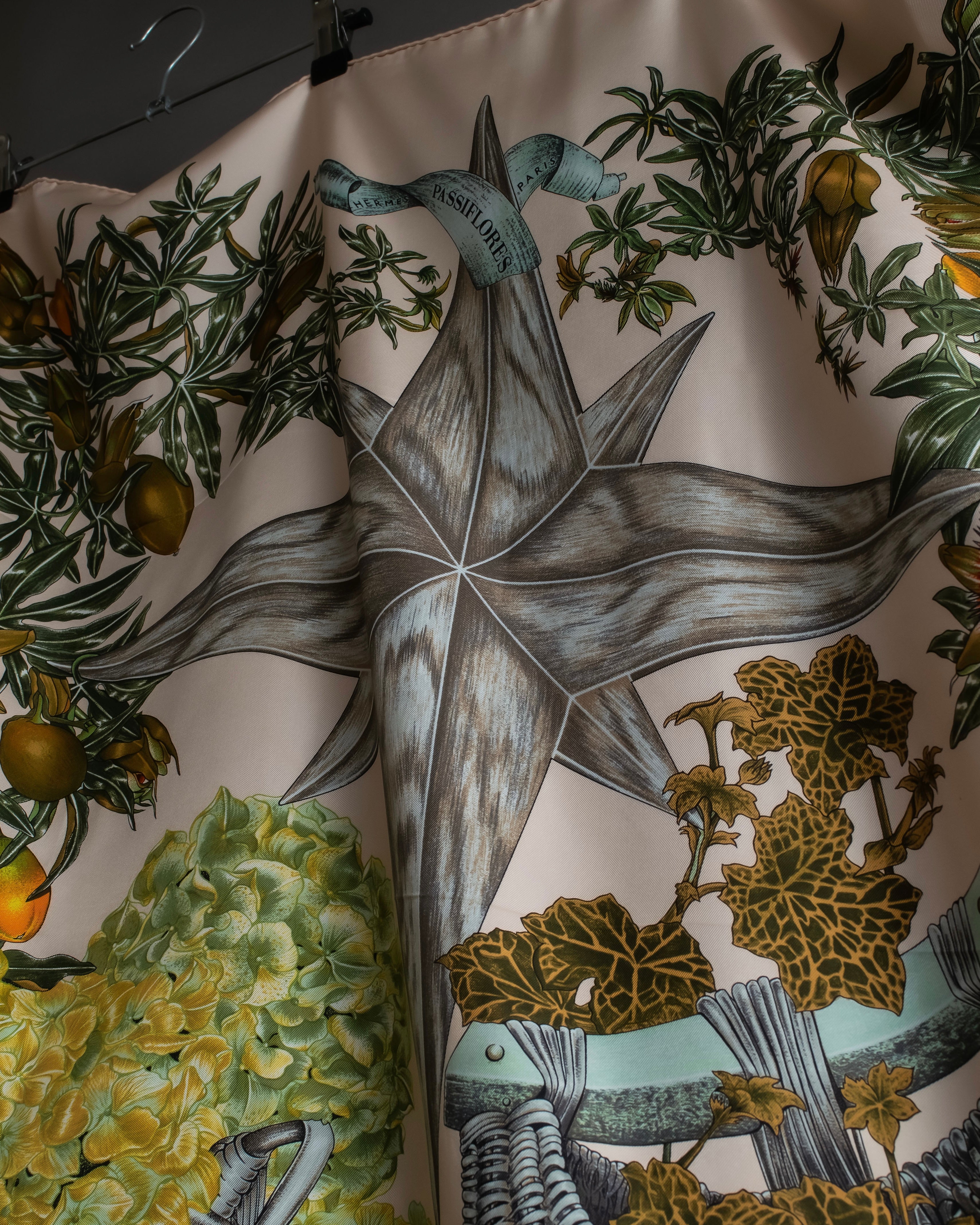 "HERMES" Passion flower print Carre 90 silk scarf