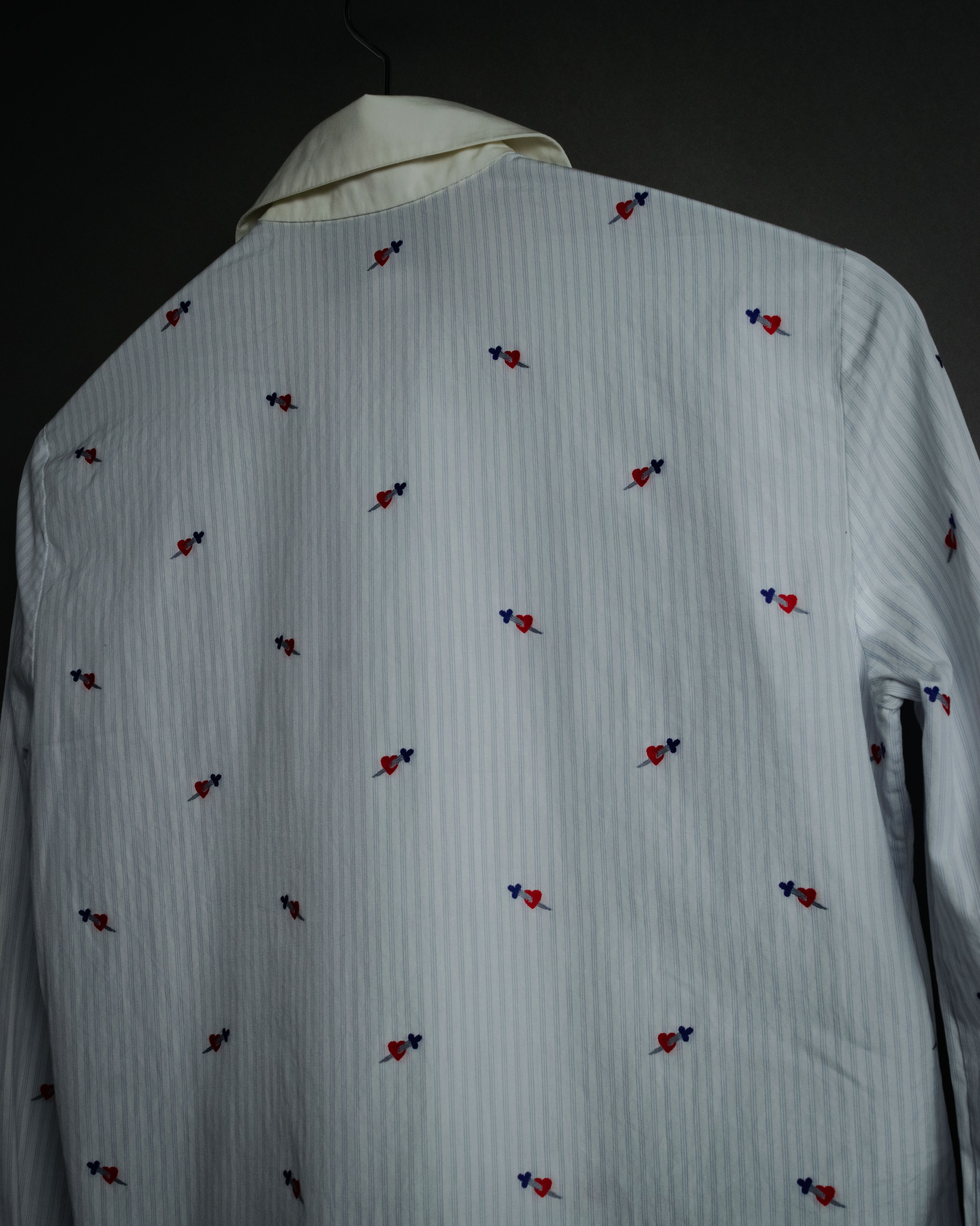 “GUCCI” 2017 heart and dagger embroidered bow tie shirt