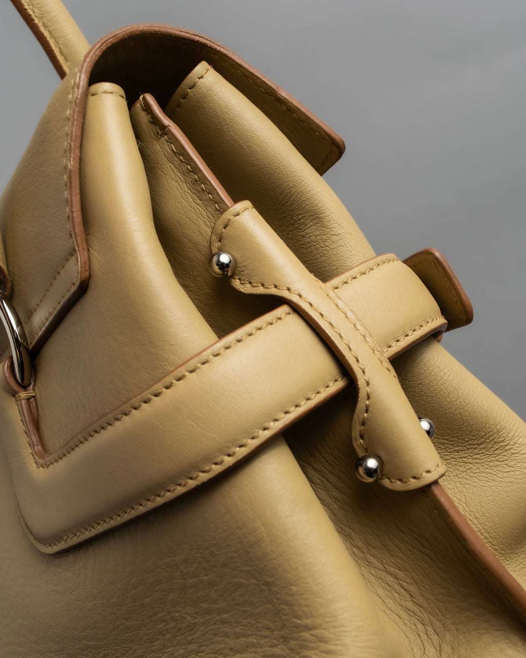 "Salvatore Ferragamo" Gancini motif greige color leather hand bag