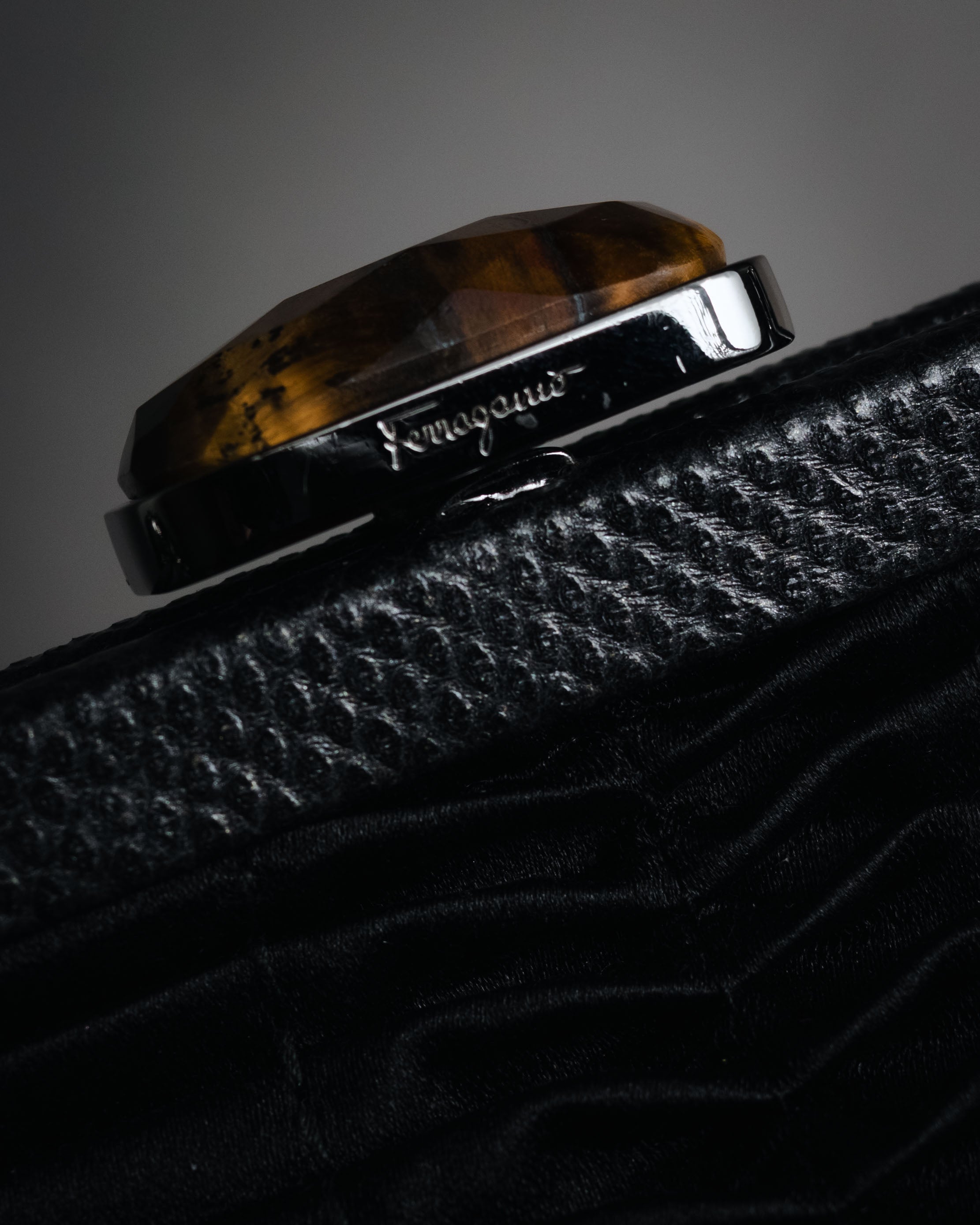 "Salvatore Ferragamo" 00’s-10’s tiger’s eye satin pleated chain bag