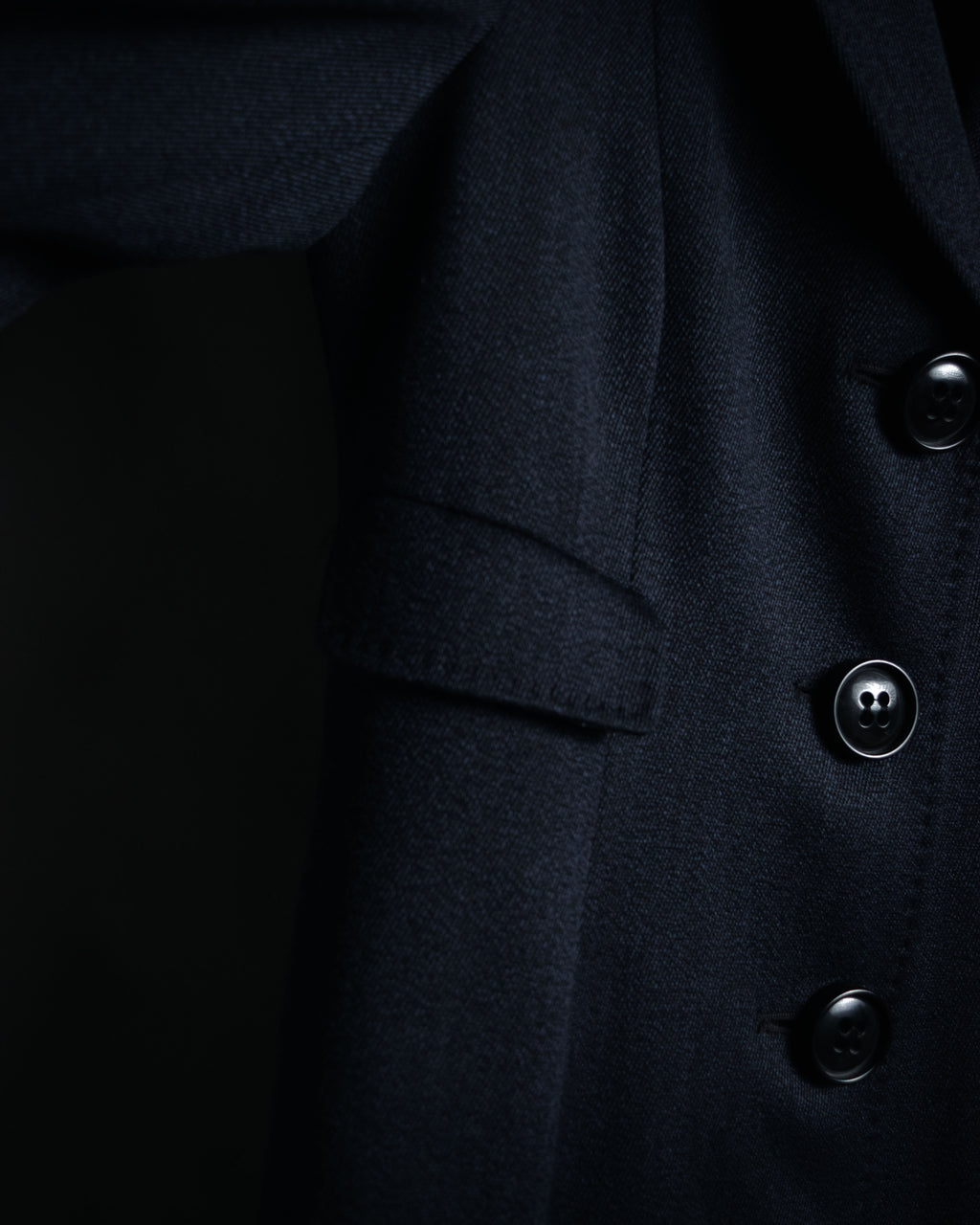 “MOSCHINO CHEAPANDCHIC”
00’s-10’s Tailored wool coat with double flap pockets