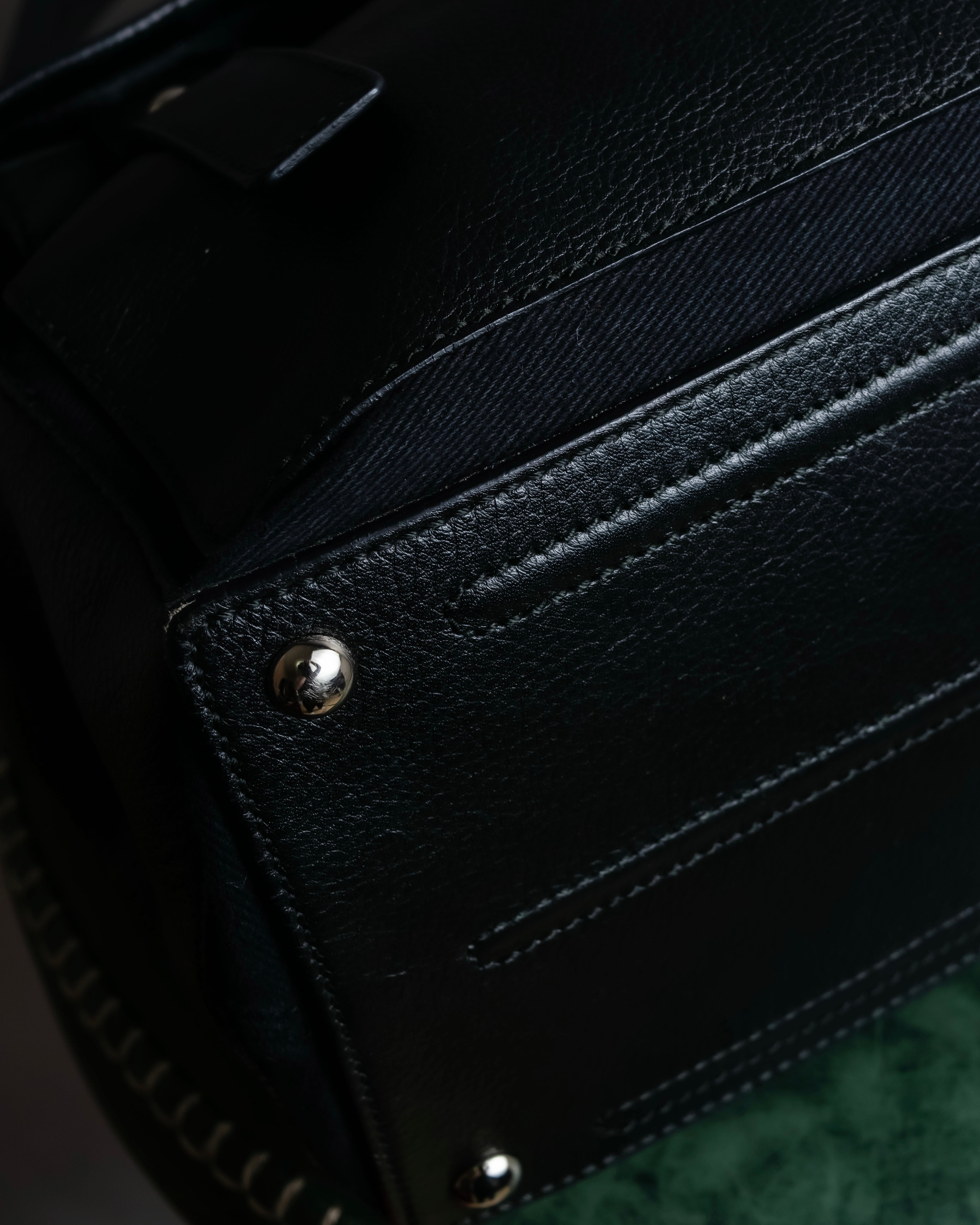 "YVES SAINT LAURENT" Silver parts design Muse toe leather bag