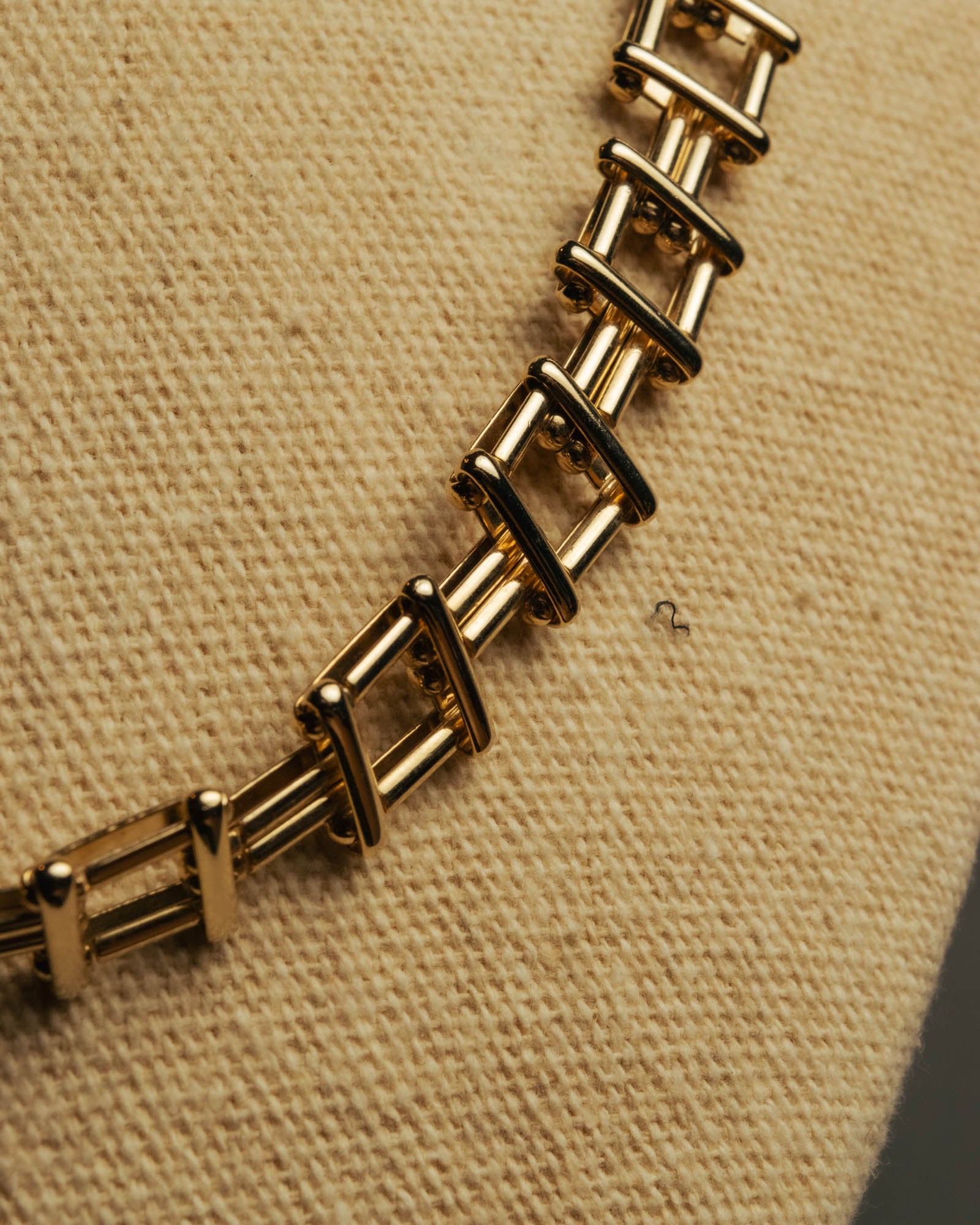 “Vintage“ Geometric link gold tone necklace