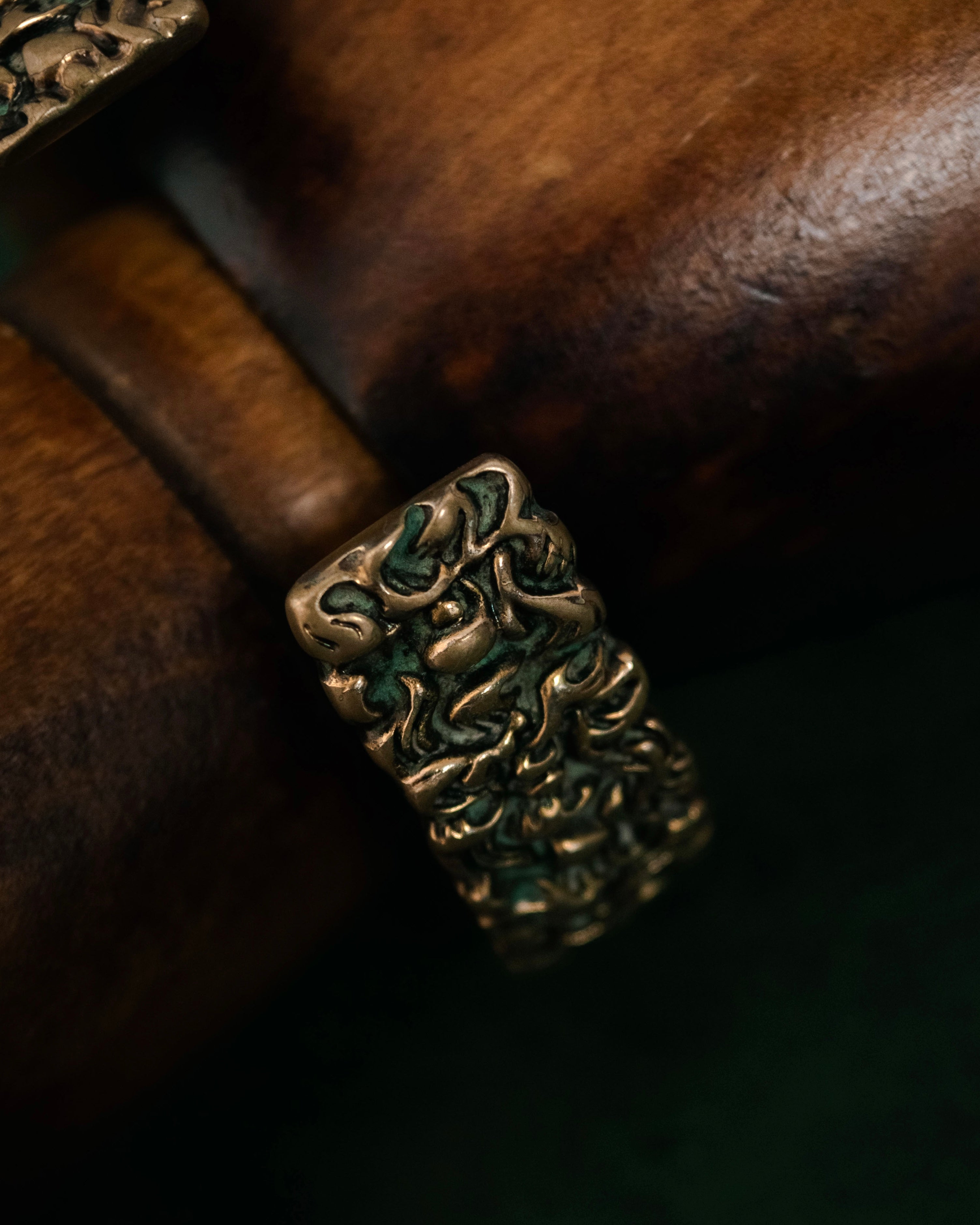 “GUCCI” 2010’s organic relief cuff bracelet