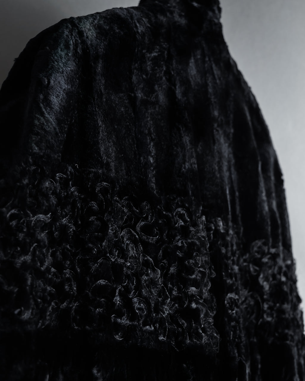 -SPECIAL- "FENDI" 90s Karl Lagerfeld-era lattice fur cape