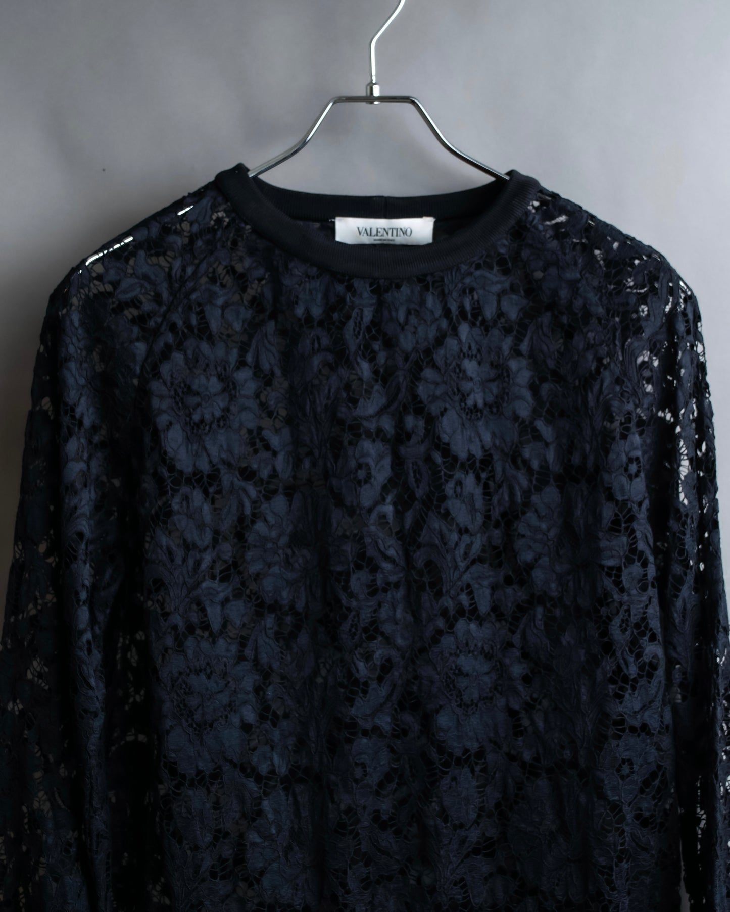 "VALENTINO" Floral lace design trimmed pullover