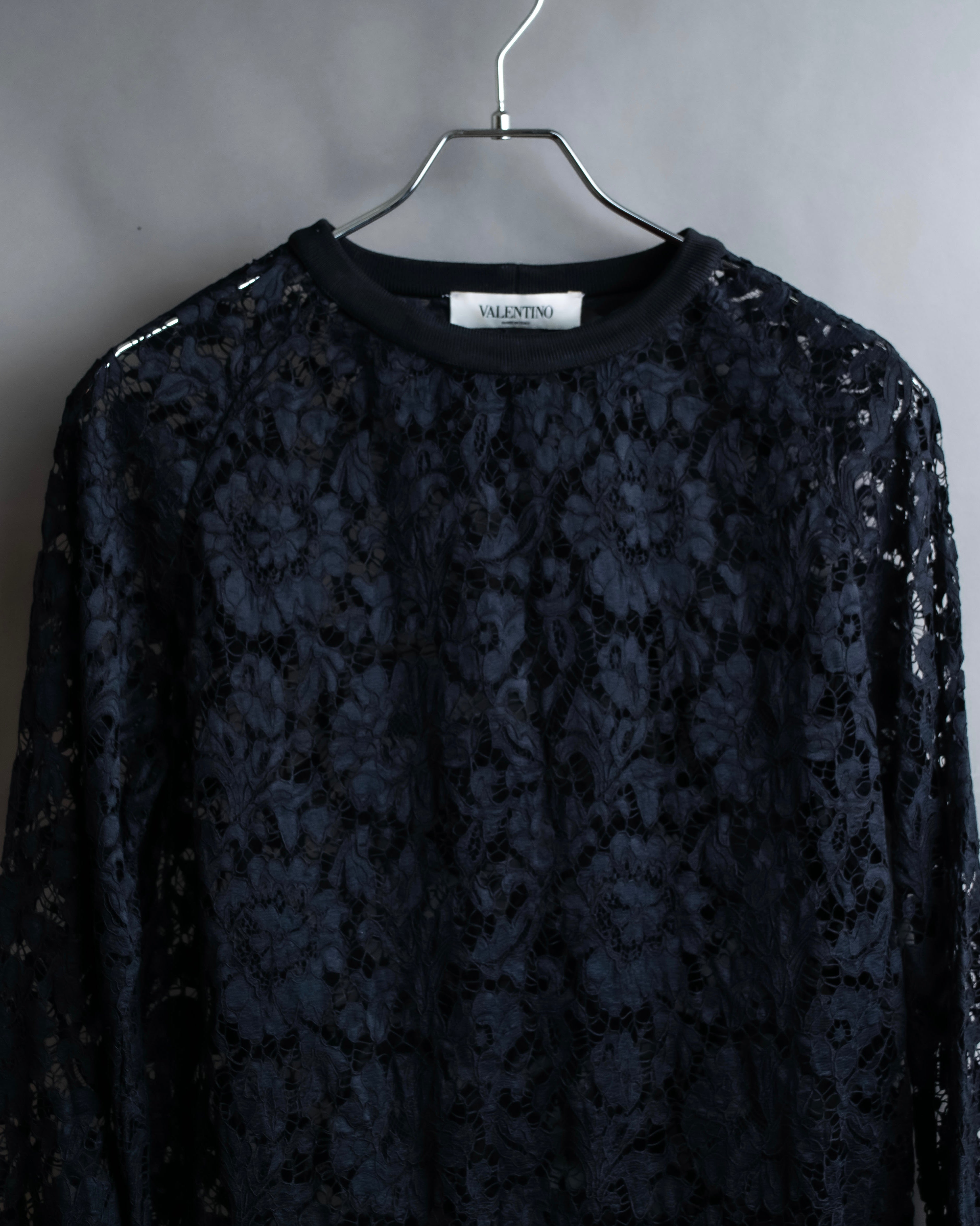 "VALENTINO" Floral lace design trimmed pullover