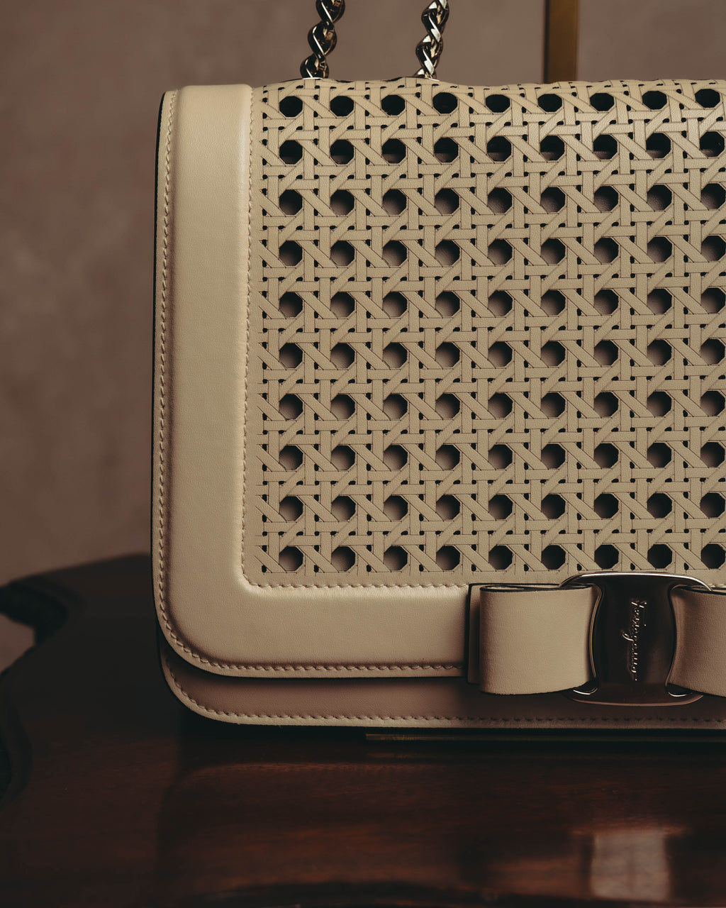 "Salvatore Ferragamo" 2010's-20's Ivory perforated leather chain shoulder bag