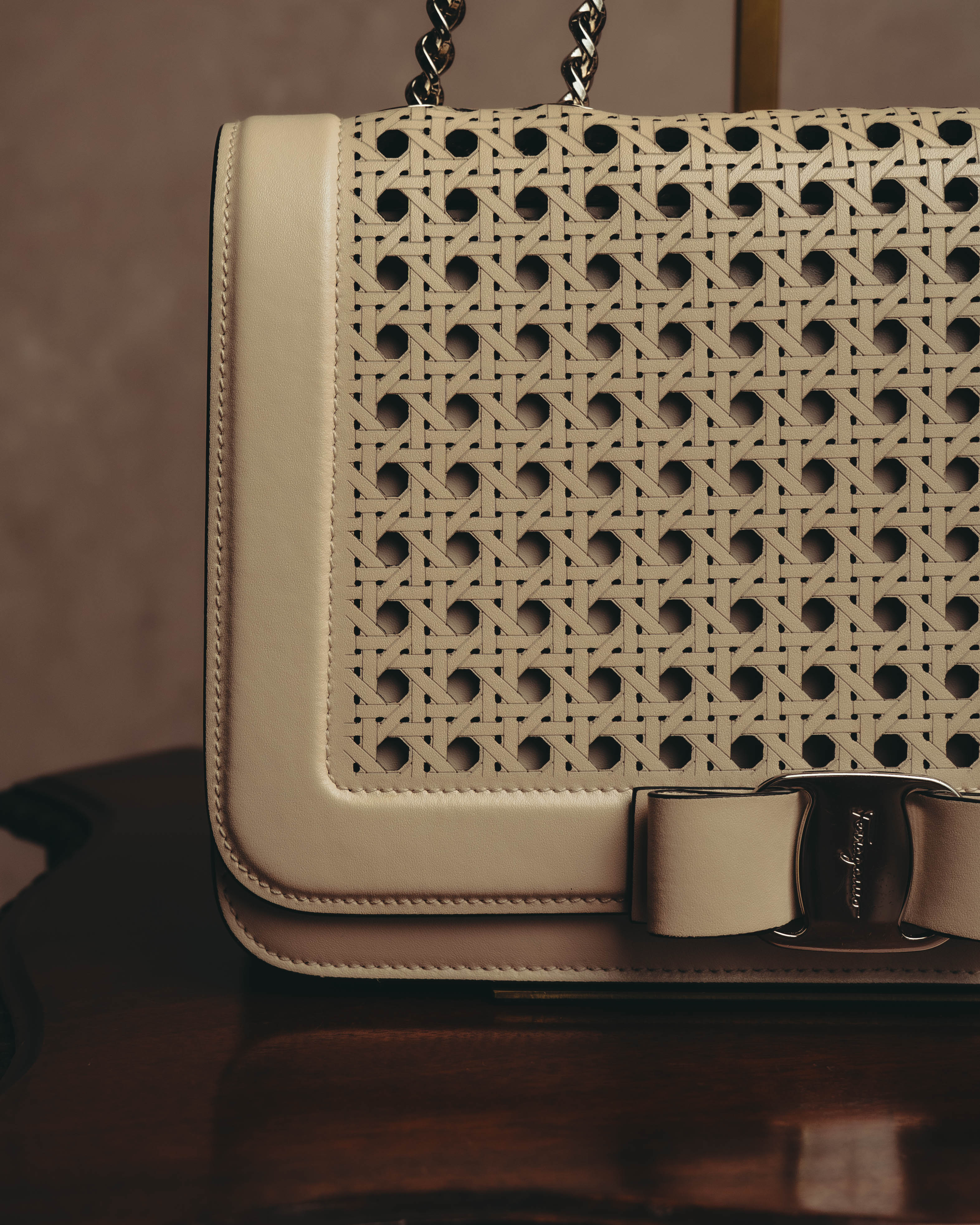 "Salvatore Ferragamo" 2010's-20's Ivory perforated leather chain shoulder bag