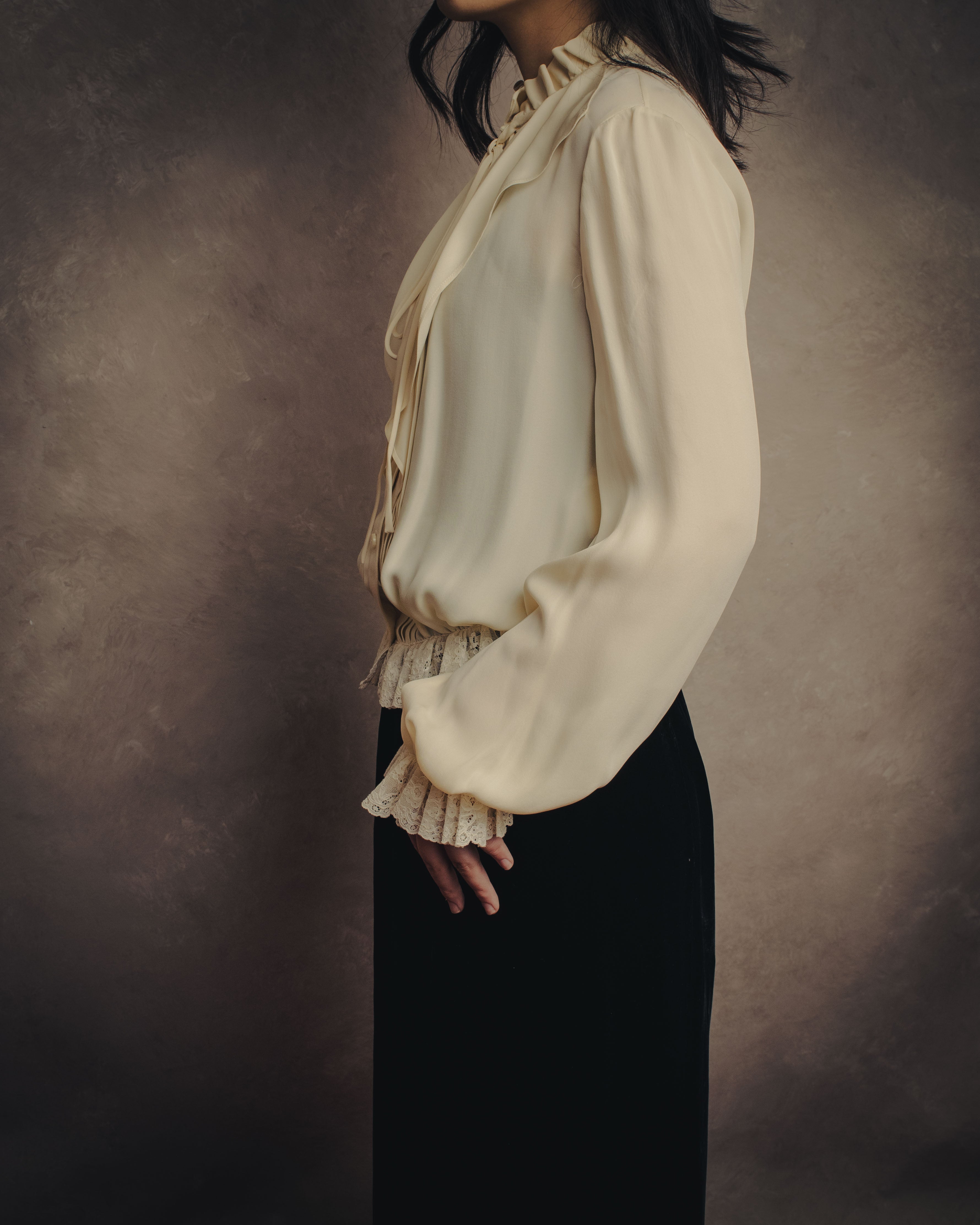 -SPECIAL- “VALENTINO” 1998-2008 Silk ruffled lace bow blouse