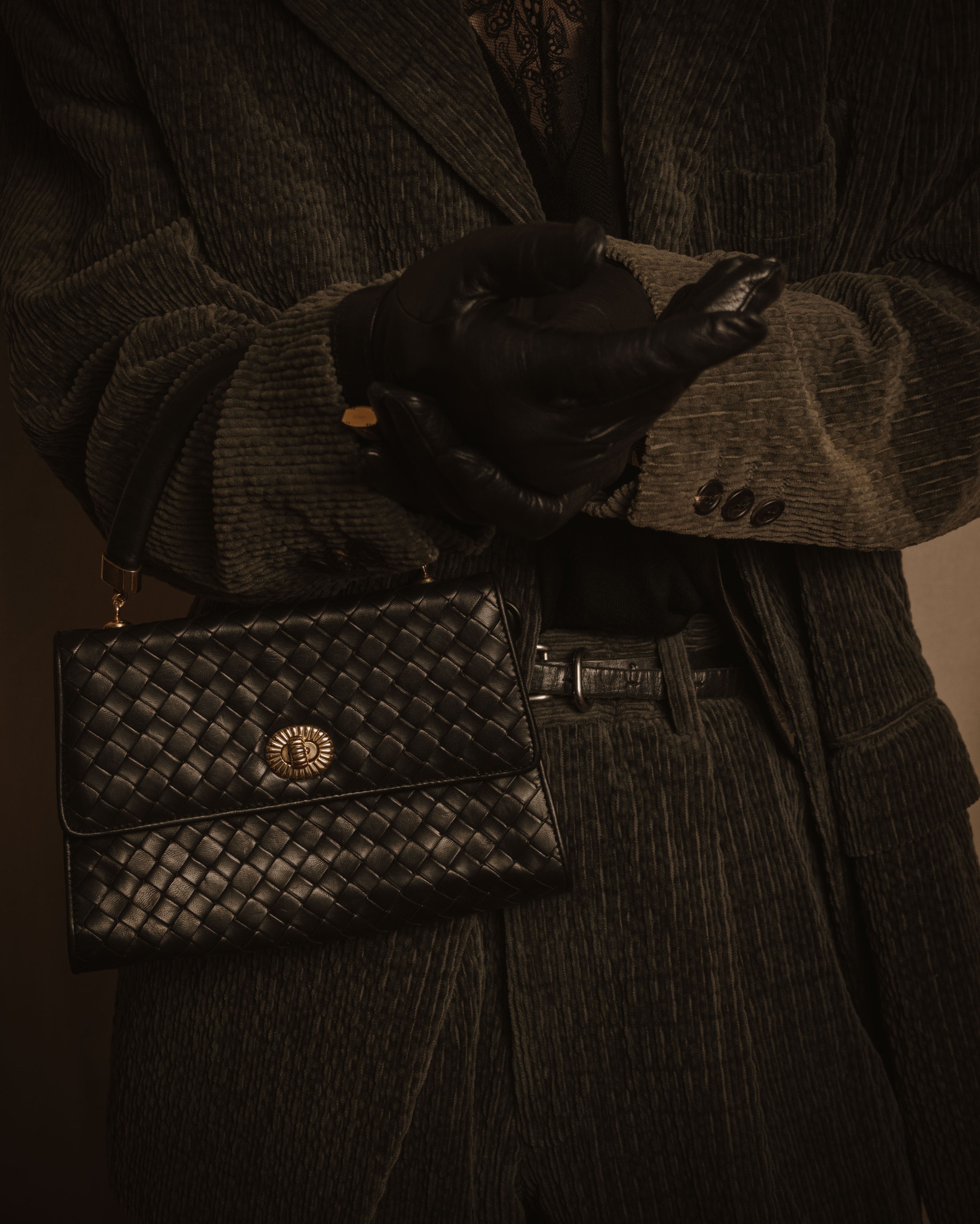 –SPECIAL– "BOTTEGA VENETA"
Late 80s–Early 90s Intrecciato trapezoid leather bag