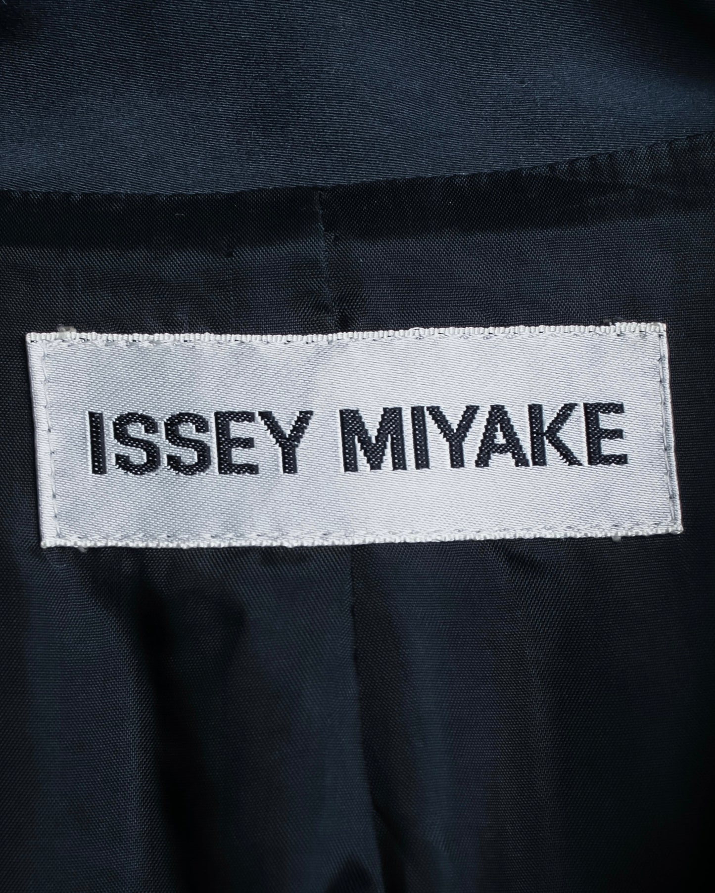 "ISSEY MIYAKE" Fly front no collar design jacket