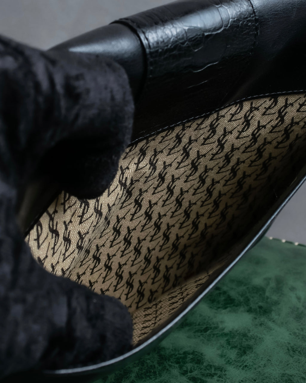 "YVES SAINT LAURENT" Crocodile embossed combination design leather bag