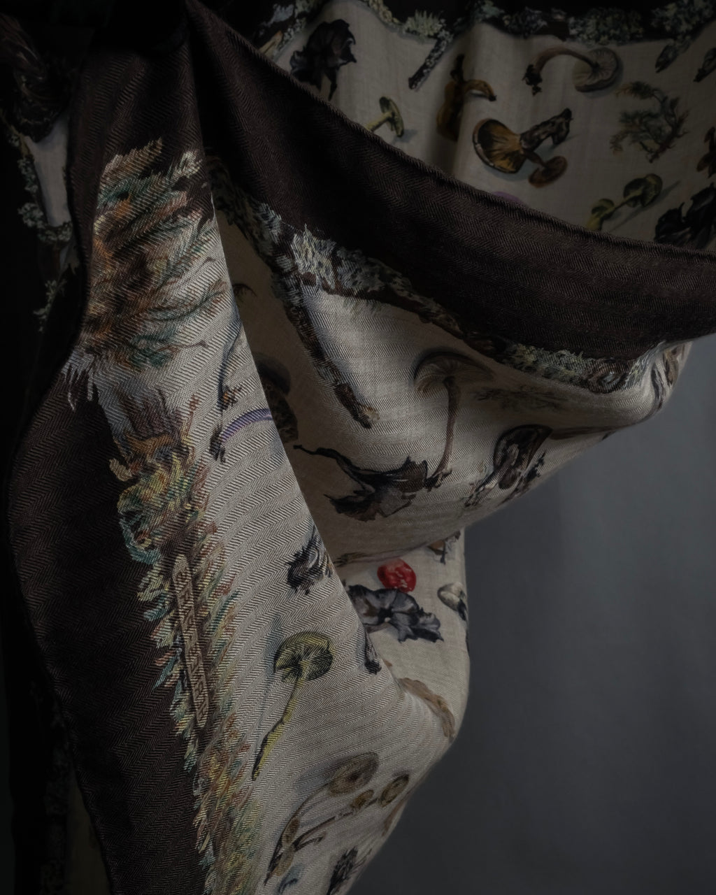 "HERMES" 80's Carré 90 Les Champignons II silk scarf