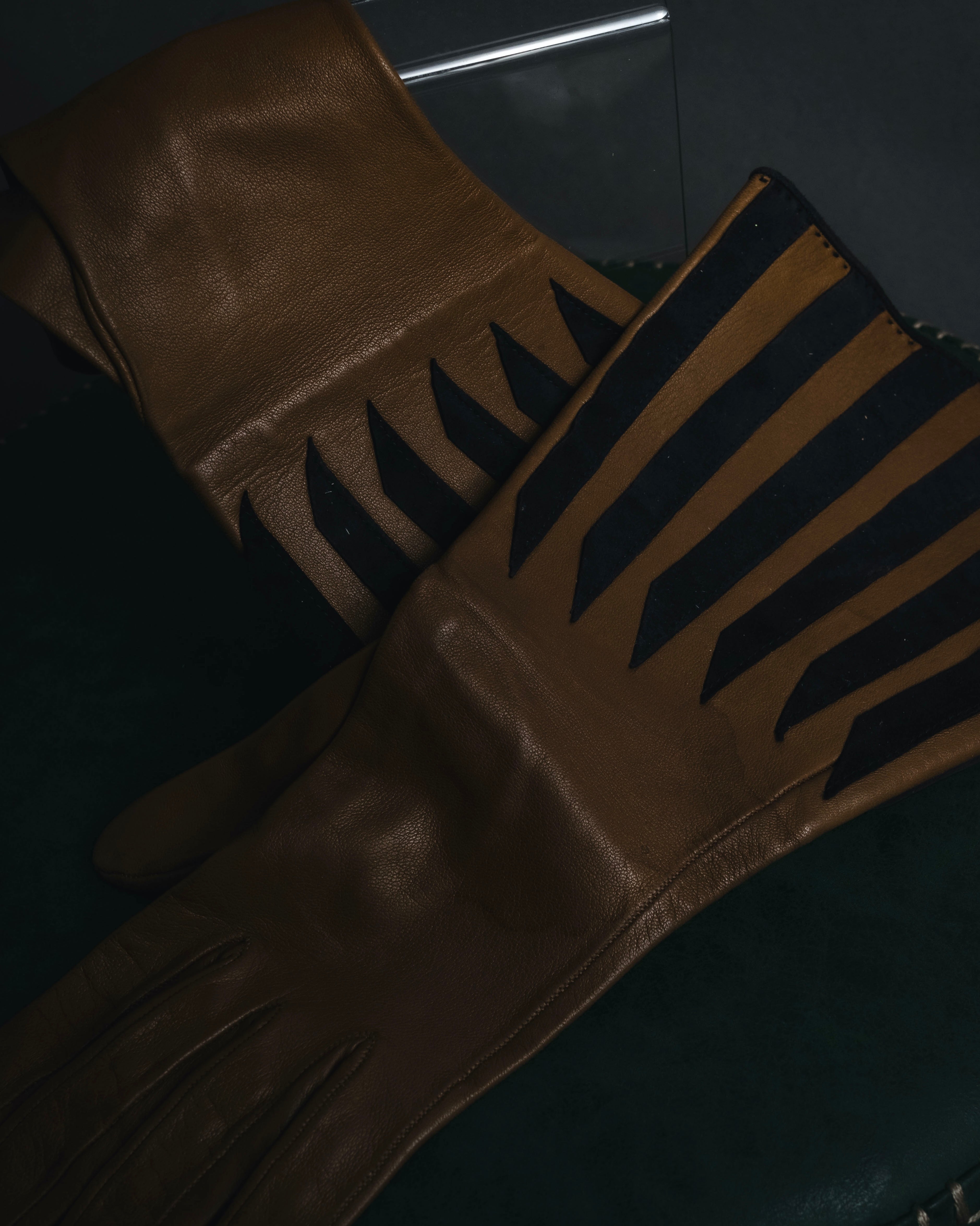 "HERMES" 90’s-00’s art deco gauntlet leather gloves