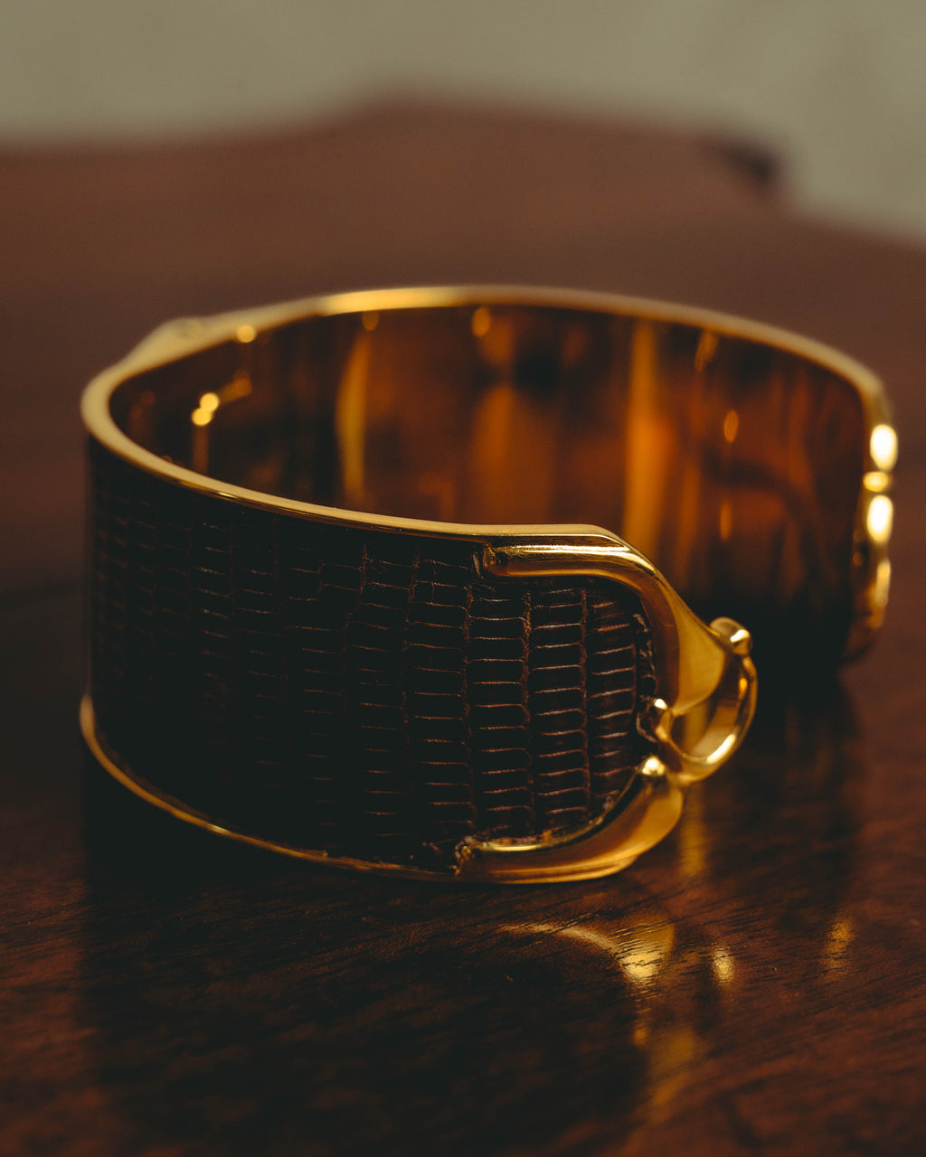 “GUCCI” 90’s-00’s Lizard-embossed leather horsebit cuff bracelet