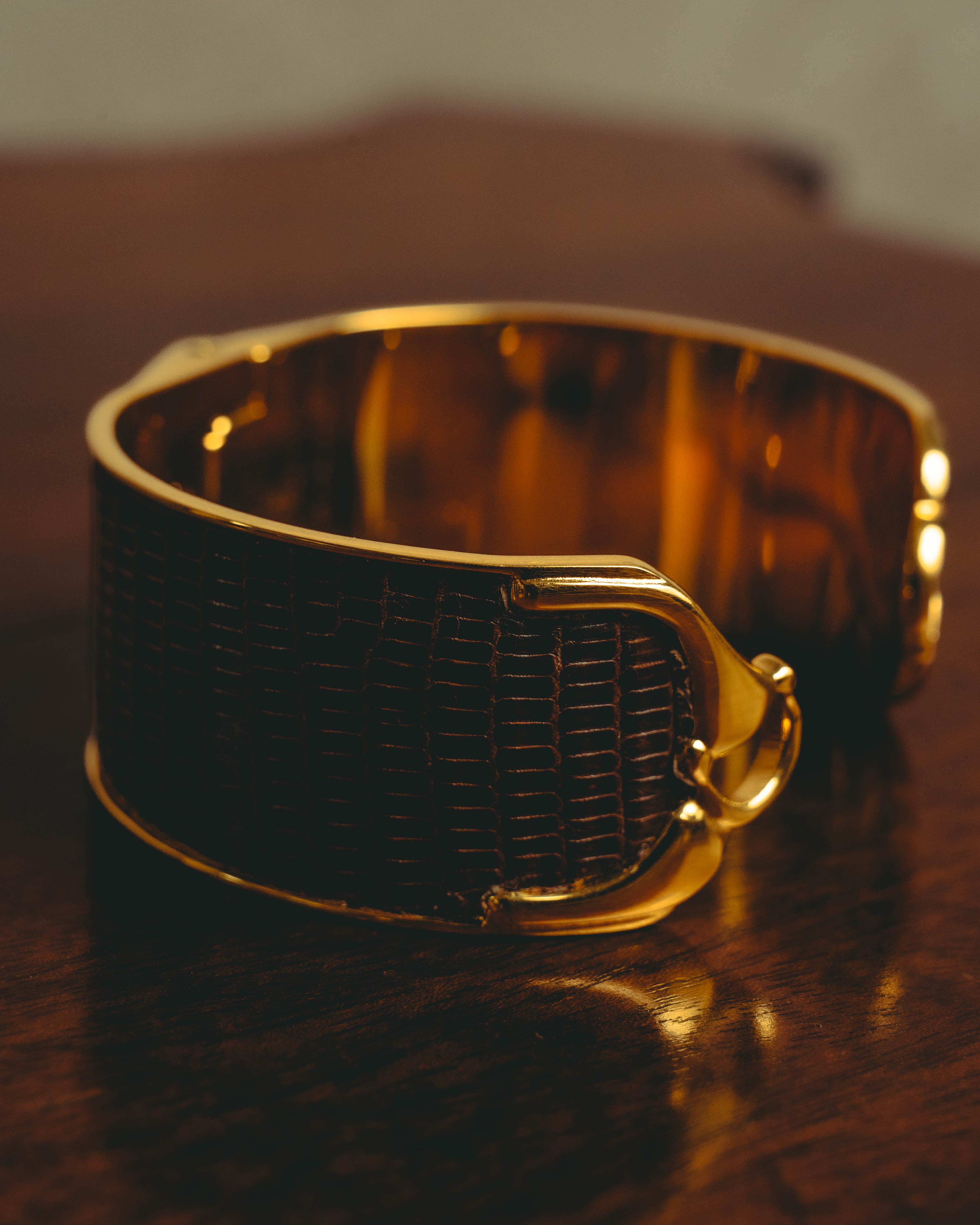 “GUCCI” 90’s-00’s Lizard-embossed leather horsebit cuff bracelet