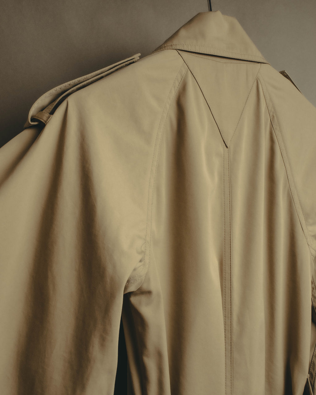 –SPECIAL– “BOTTEGA VENETA” 2020-21AW Sculptural cape-sleeve belted trench coat