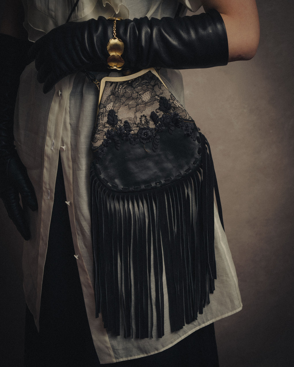 -SPECIAL- “VALENTINO GARAVANI” 2014-2016 lace embellished fringe frame bag