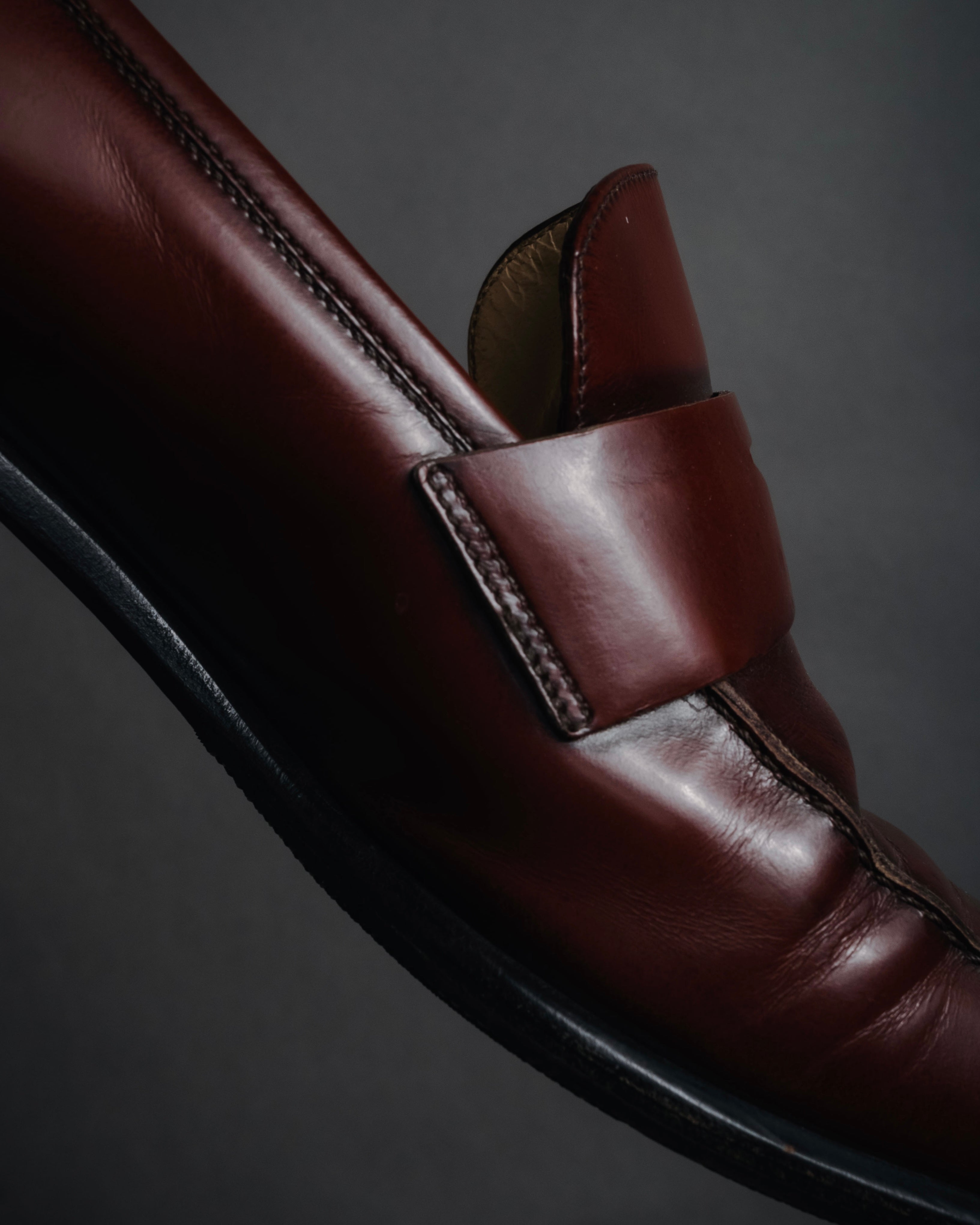 "PRADA" 90’s-00’s Hexagon knight rubber sole polished penny loafer