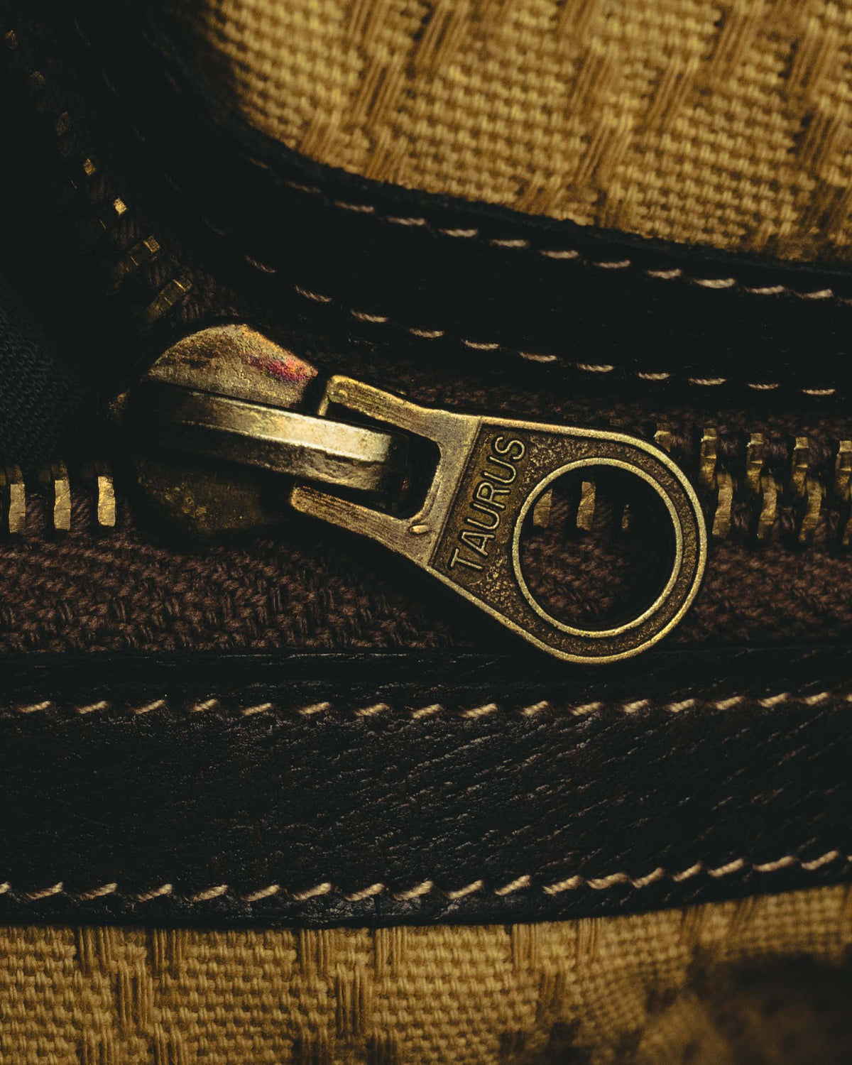 "GUCCI" 70's Iconic web travel shoulder bag