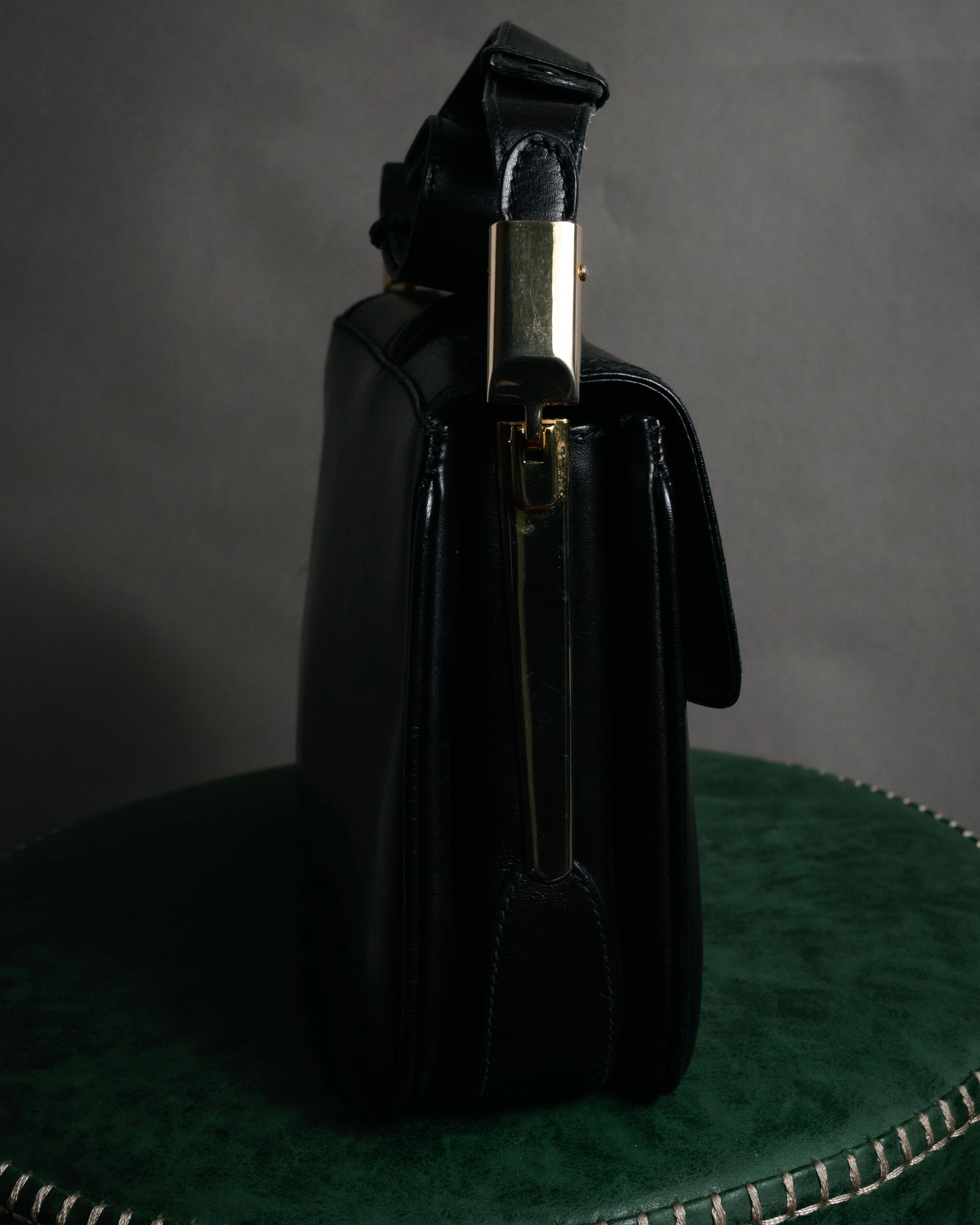 "GUCCI" 70’s boutique push lock box calf shoulder bag