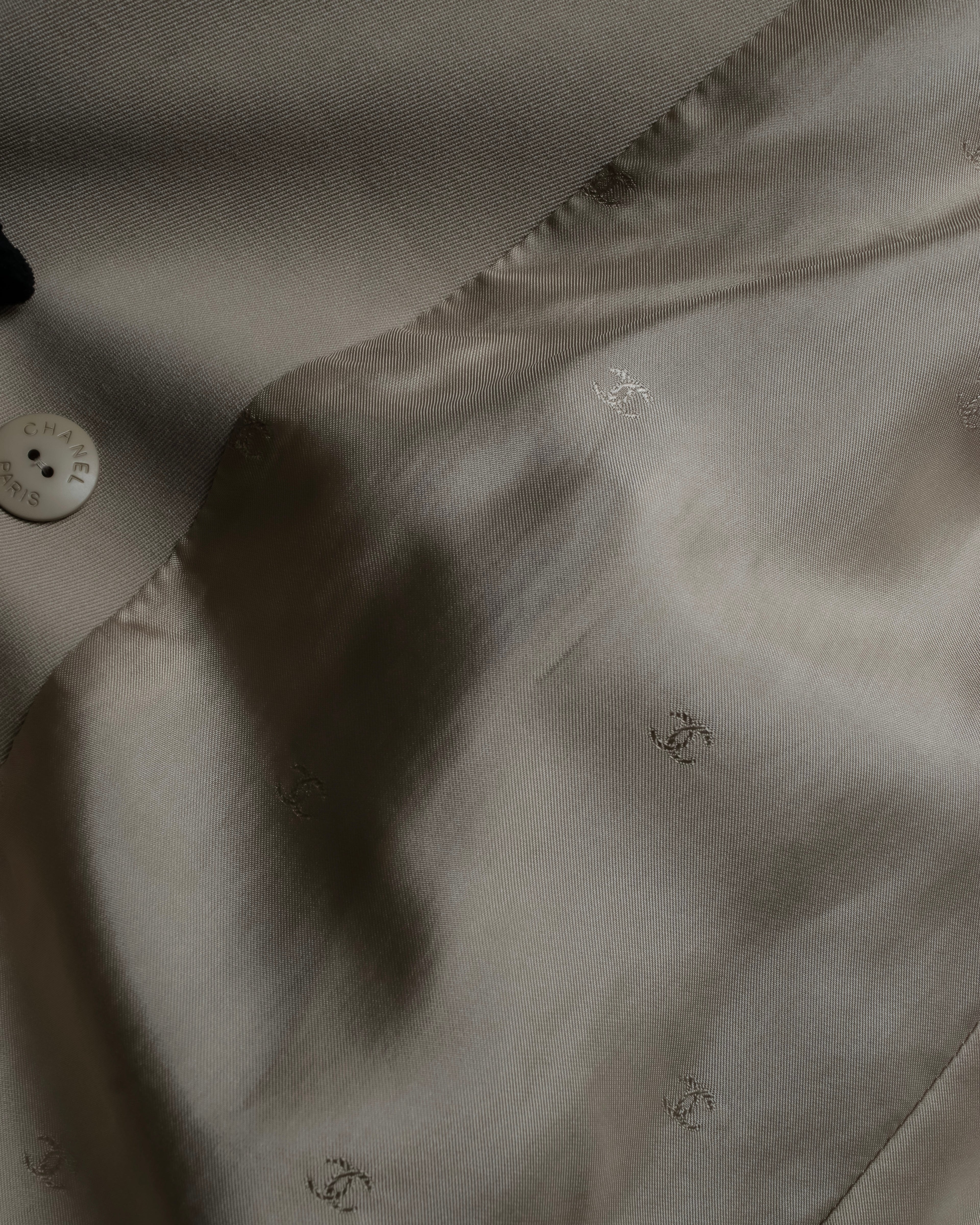 "CHANEL" Large lapel double breasted straight line coat