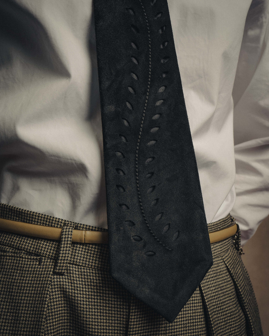 -SPECIAL- “HERMÈS” 2008-18 Suede cutwork leather tie