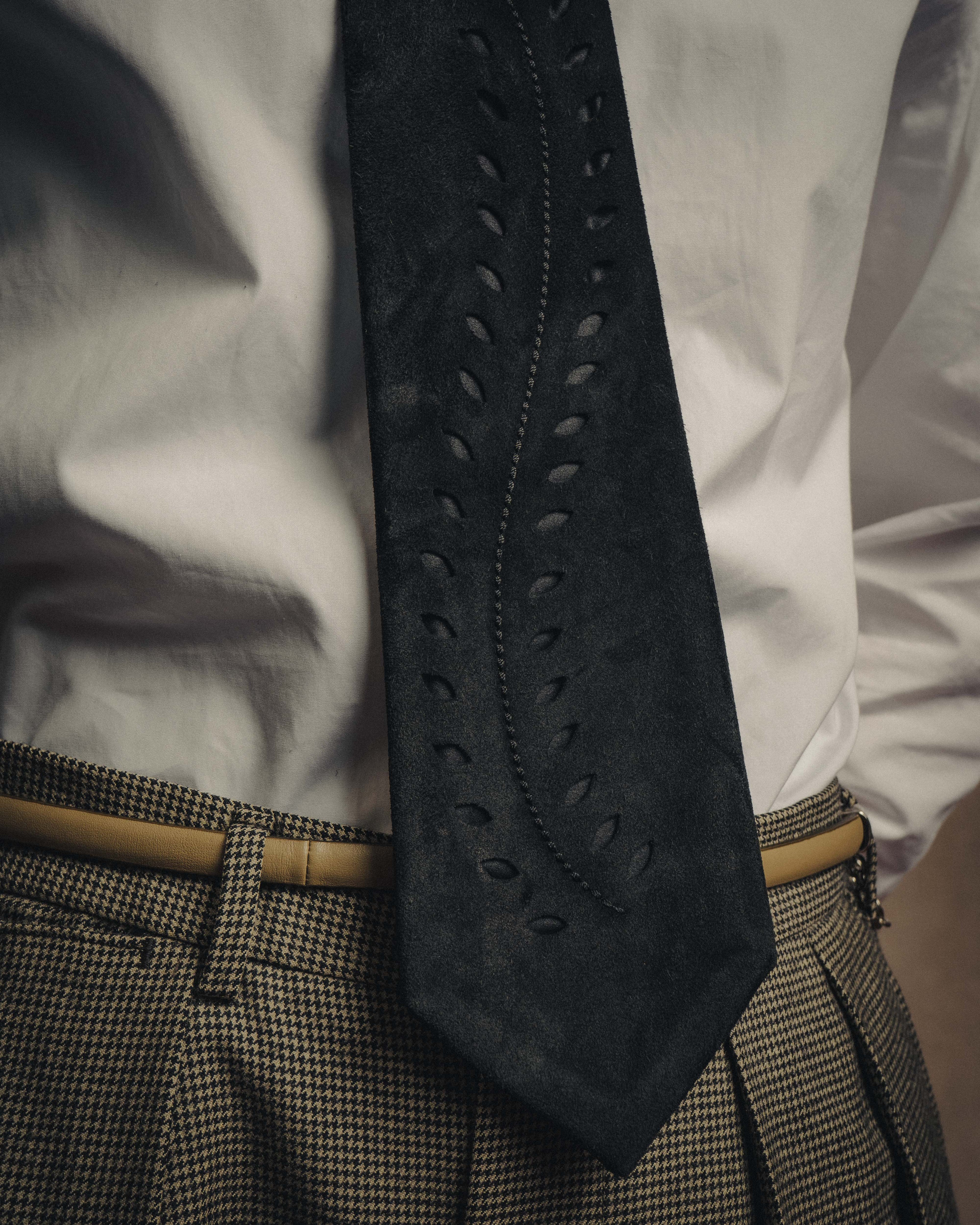 -SPECIAL- “HERMÈS” 2008-18 Suede cutwork leather tie