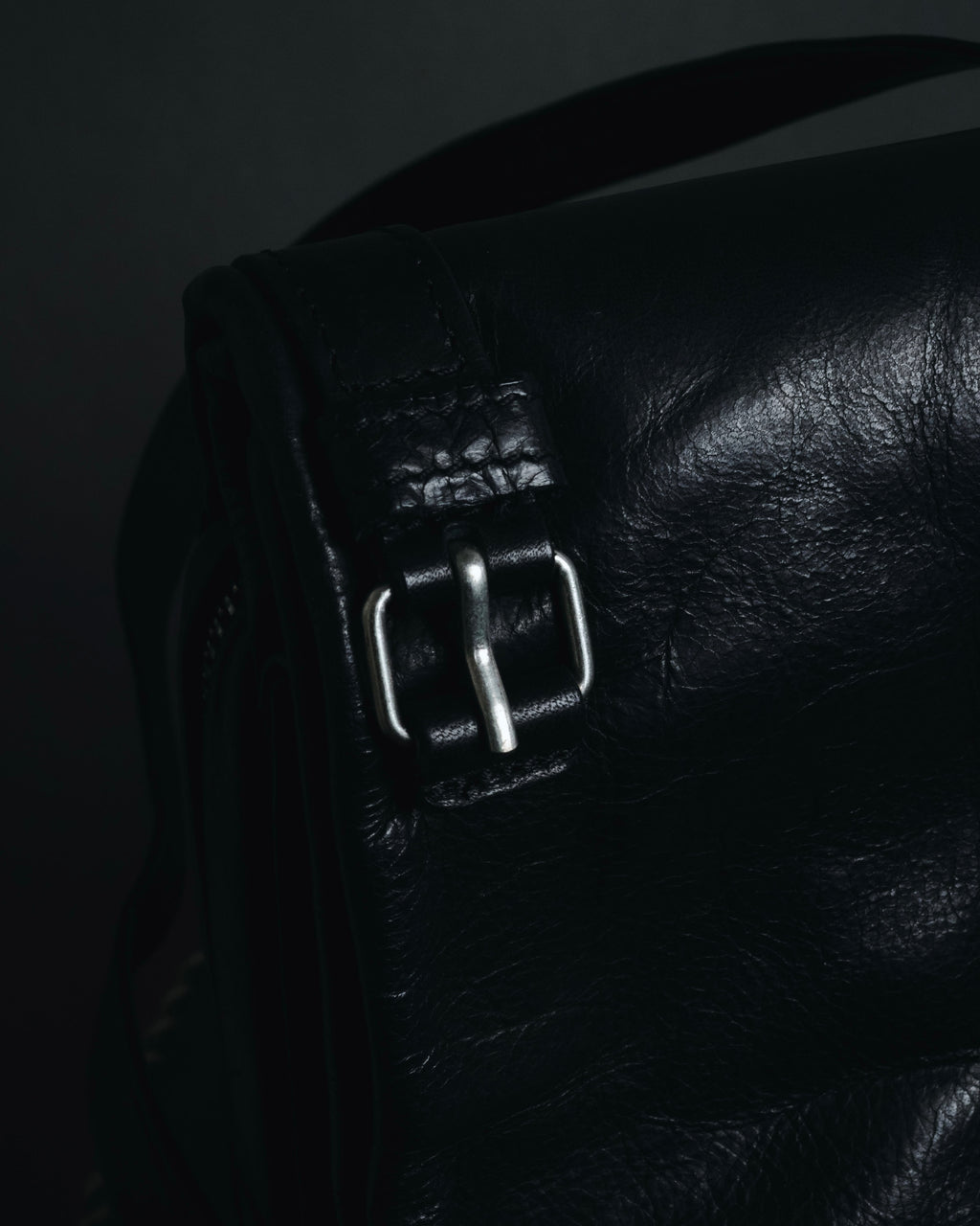 –SPECIAL– "ANN DEMEULEMEESTER" 2010-2013 Transformable roll-top vitello leather bag