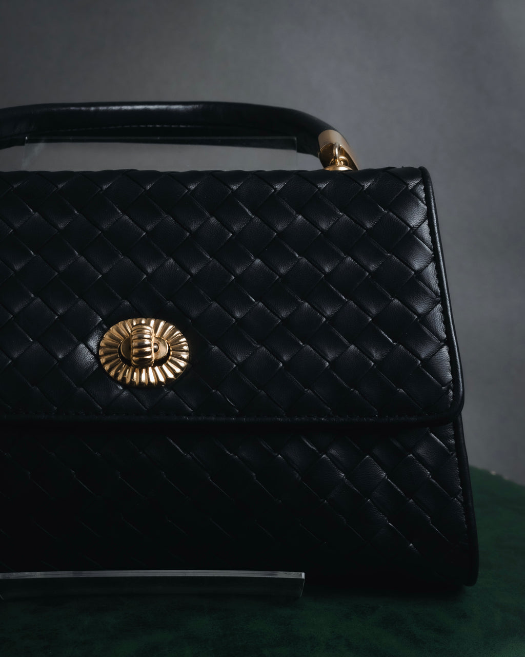 –SPECIAL– "BOTTEGA VENETA"
Late 80s–Early 90s Intrecciato trapezoid leather bag