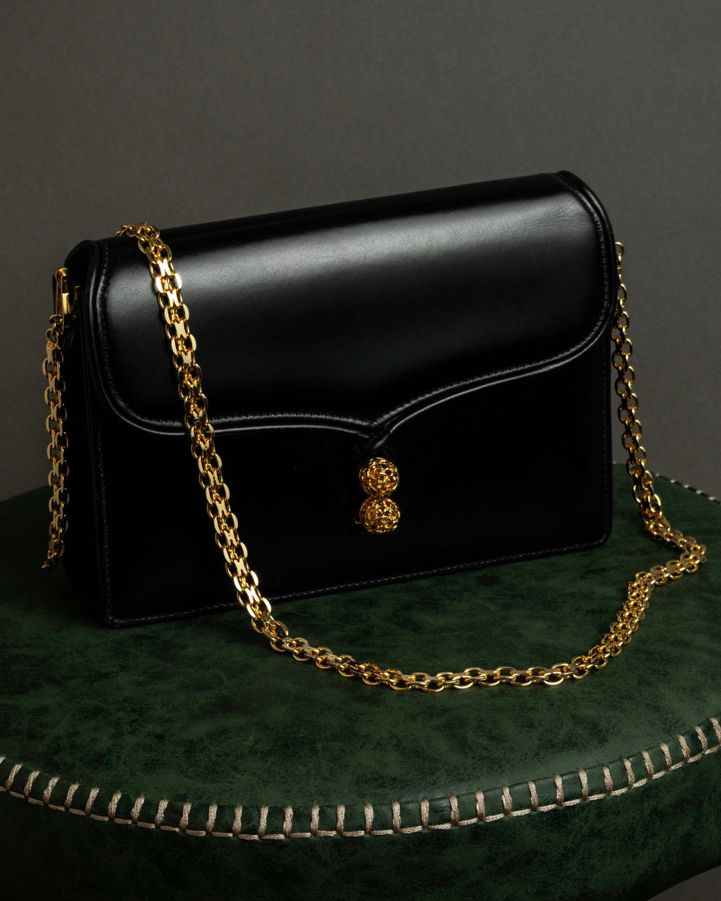 "GUCCI" Filigree vintage design chain shoulder leather bag
