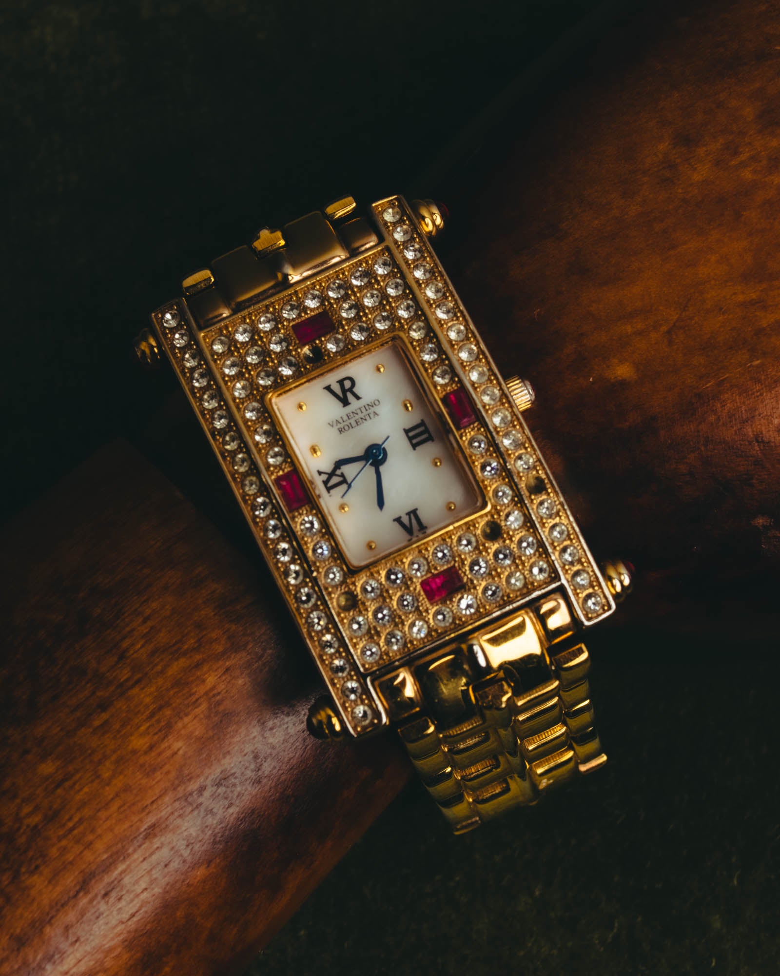 "VALENTINO ROLENTA" 90's-00's Decorative rhinestone quartz watch