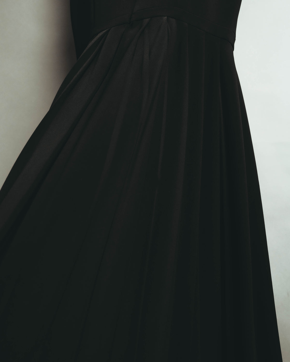 "Max Mara Studio" 00's-10's Elegant sleeveless pleated midi dress