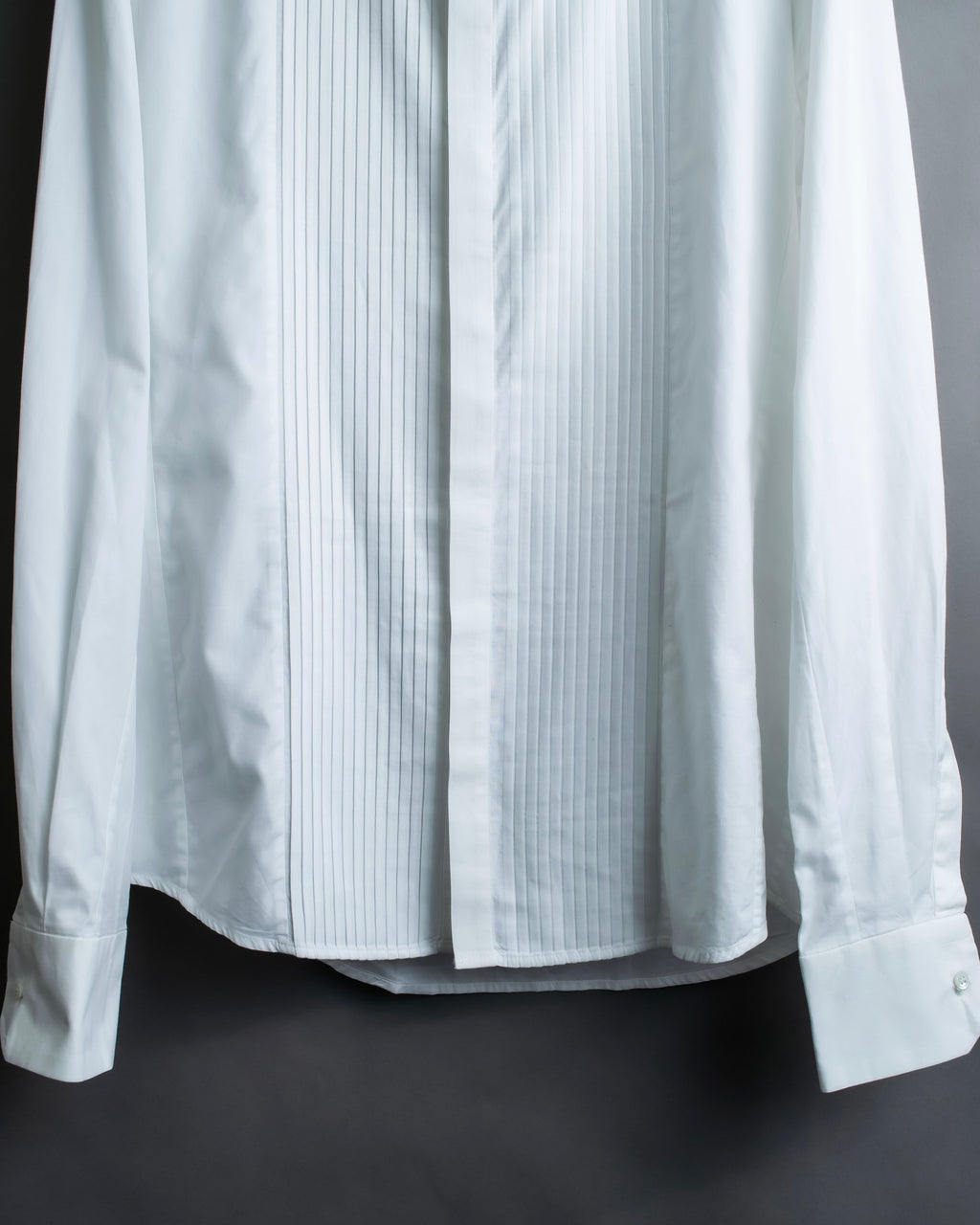 "Bruno Pieters." 2-way collar design stand-up collar dress shirt