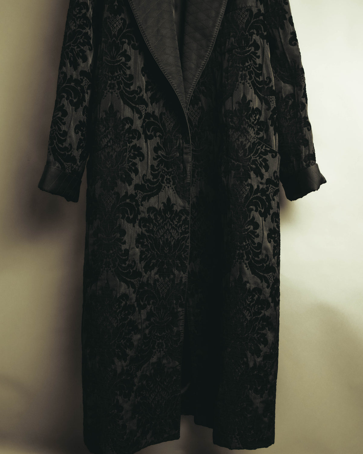 “DOLCE&GABBANA” Late 2010’s-early 2020’s Baroque jacquard belted robe coat