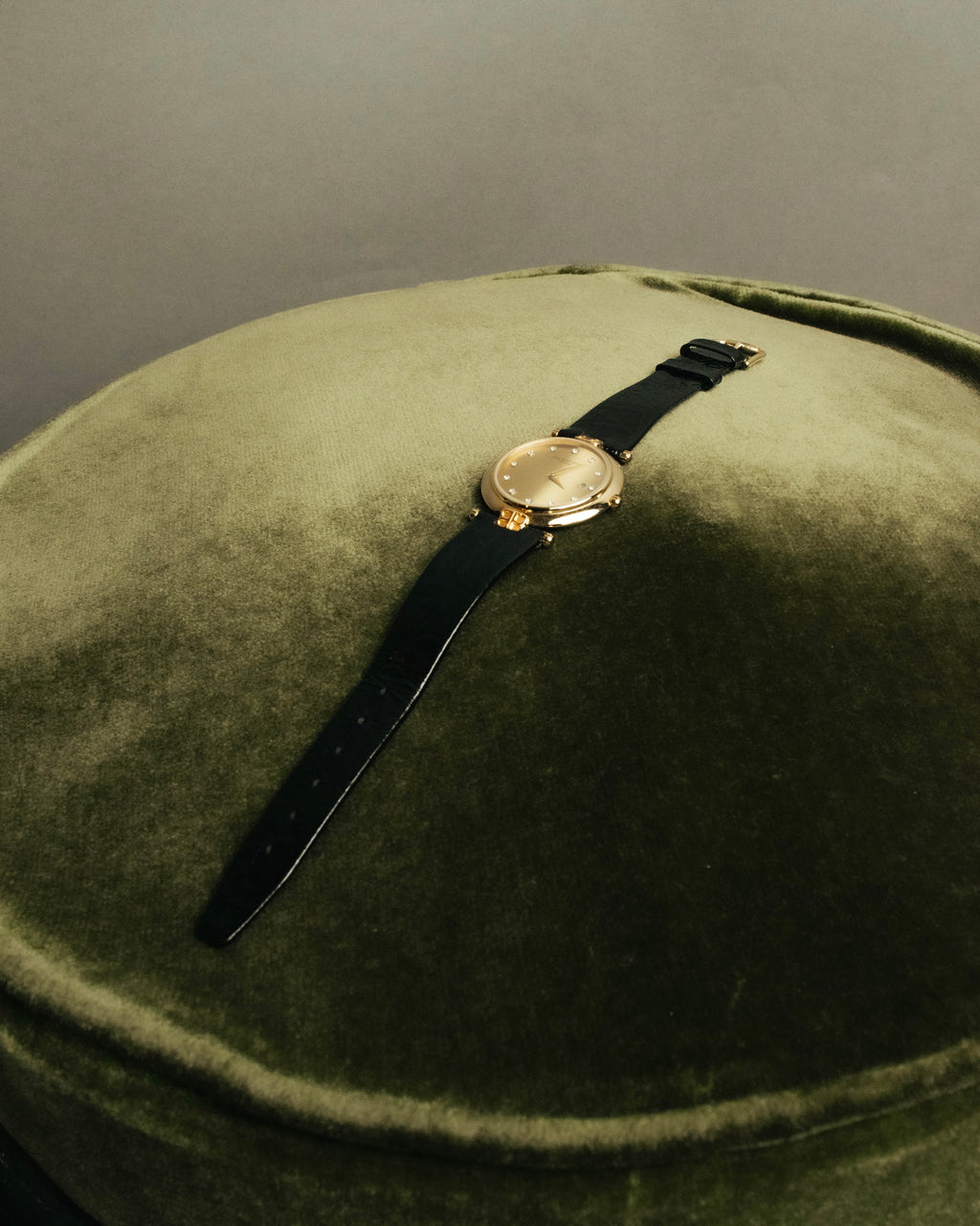 -SPECIAL- “Balenciaga” 80’s-90’s Gold tone round watch