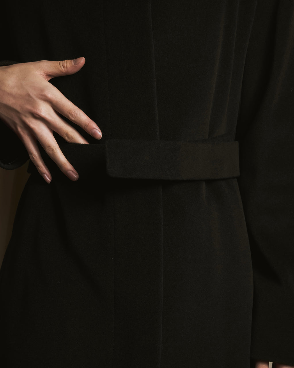 Abrigo con cuello alto y cinturón de los años 90-00 de Max Mara