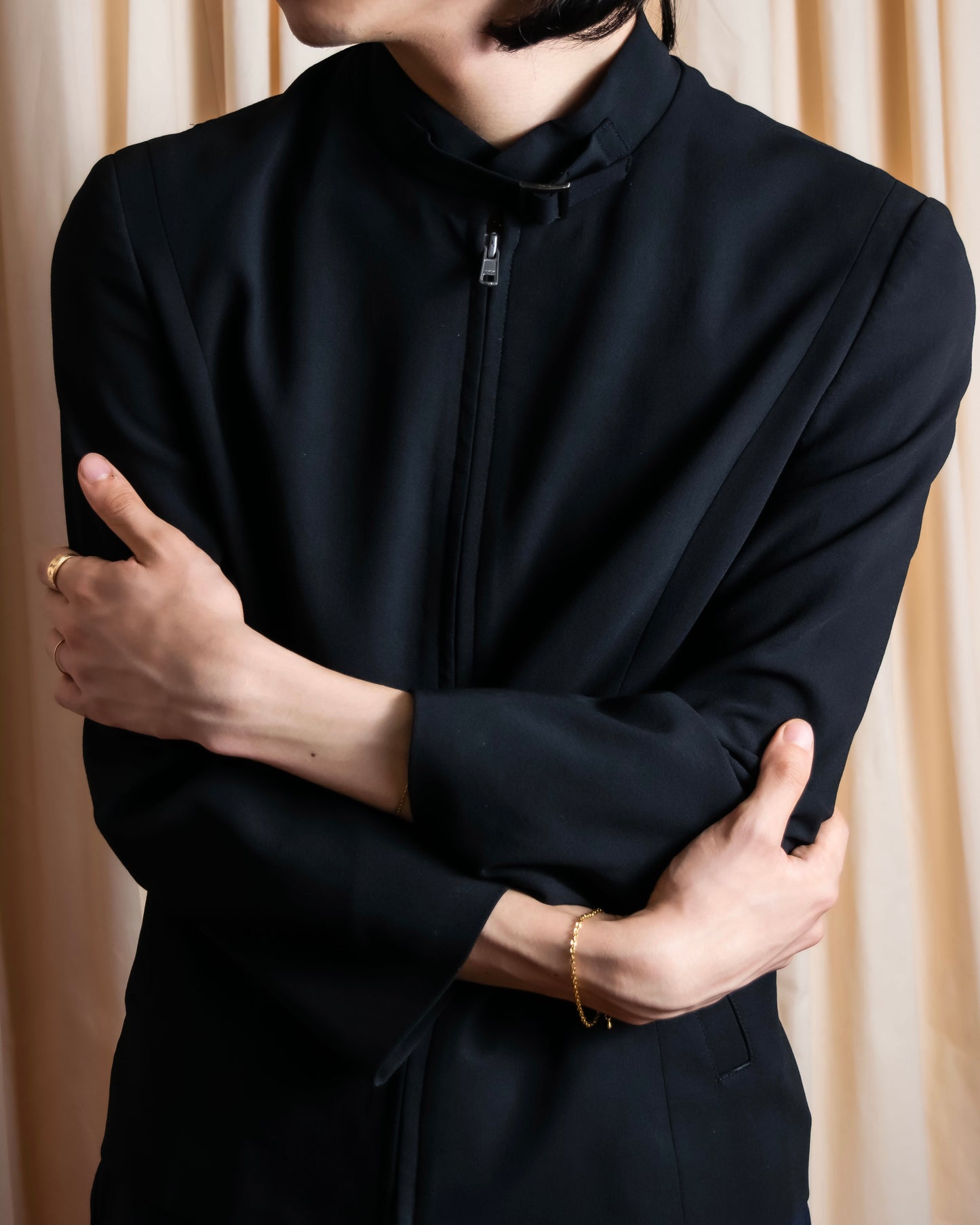 “ISSEY MIYAKE”  Chin belt designed stand collar jacket