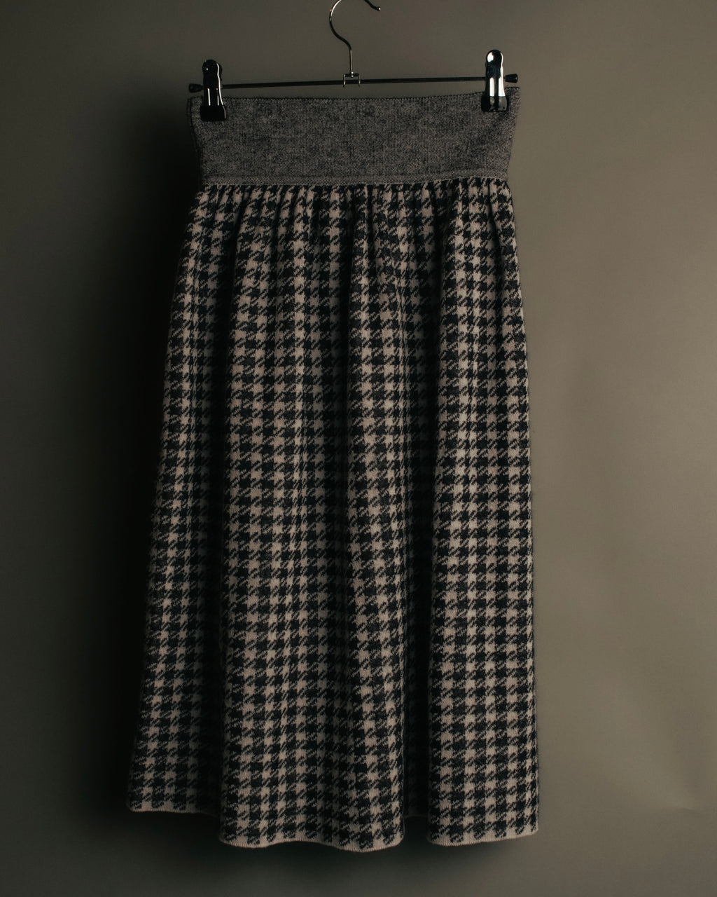 “Salvatore Ferragamo” 90’s-00’s Houndstooth knit flare skirt
