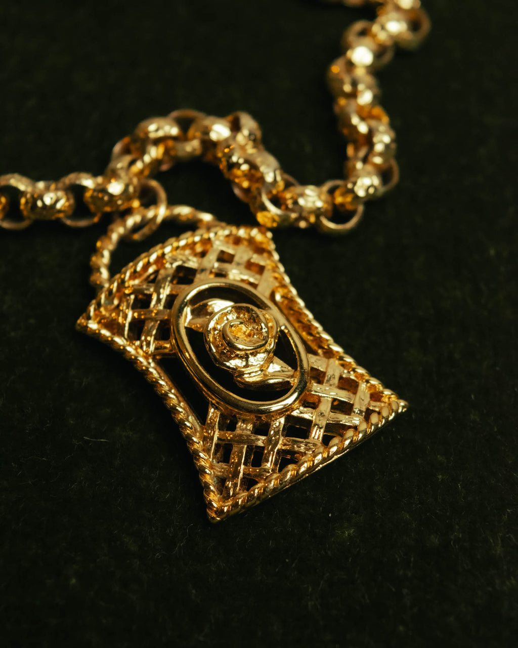“NINA RICCI” Late 80’s-90’s gold tone openwork pendant necklace