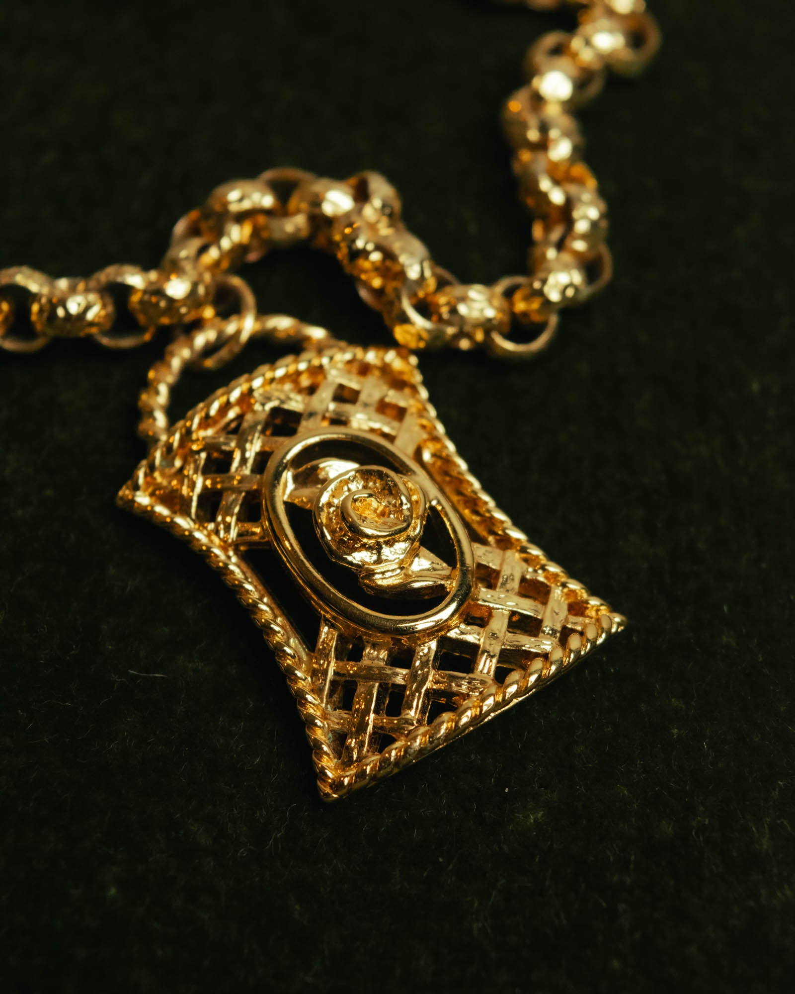 “NINA RICCI” Late 80’s-90’s gold tone openwork pendant necklace