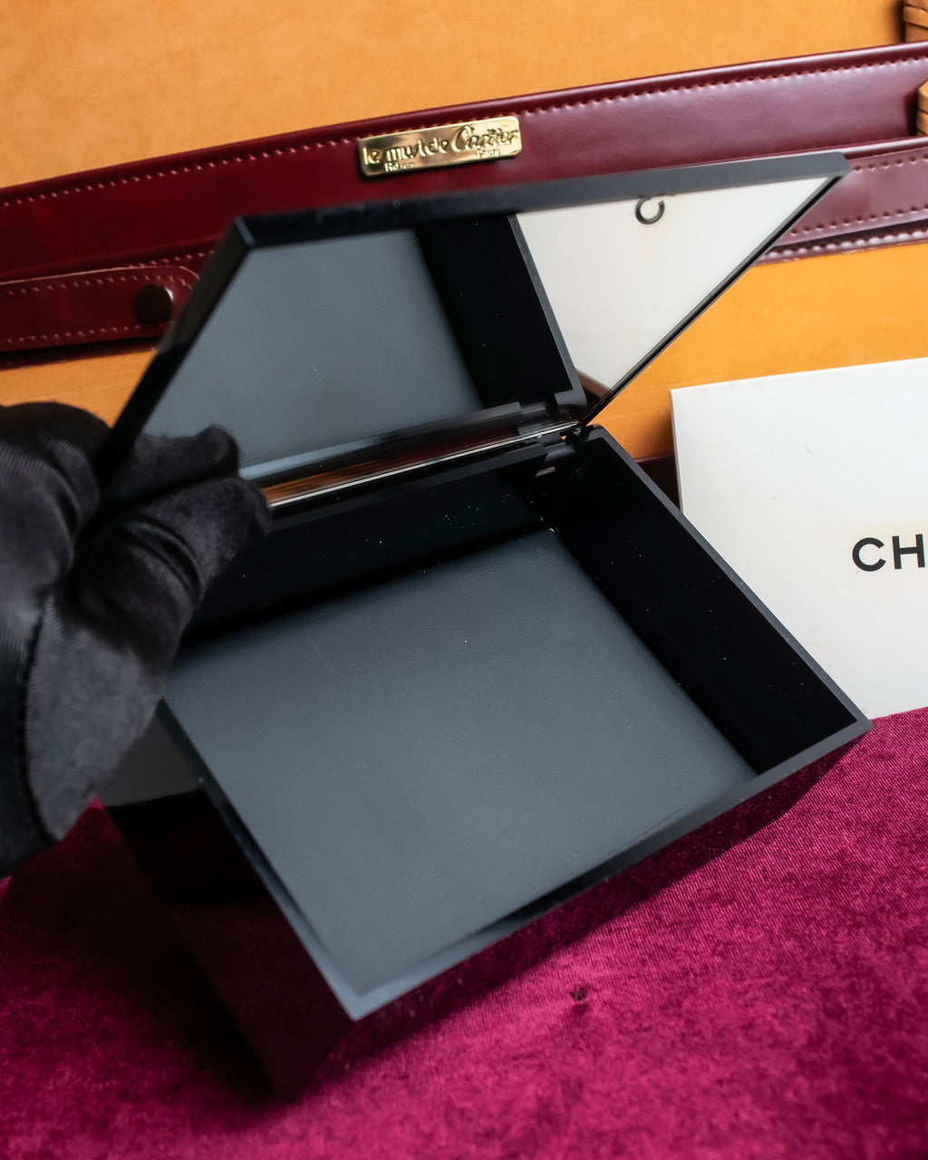 "CHANEL" Logo engraved black lacquer mirror jewelry case