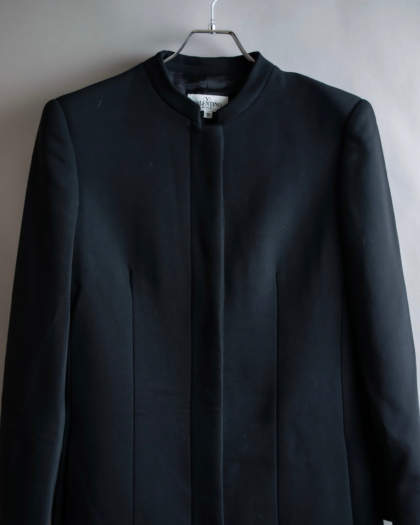 "VALENTINO" Solid no collar dart shaped long coat