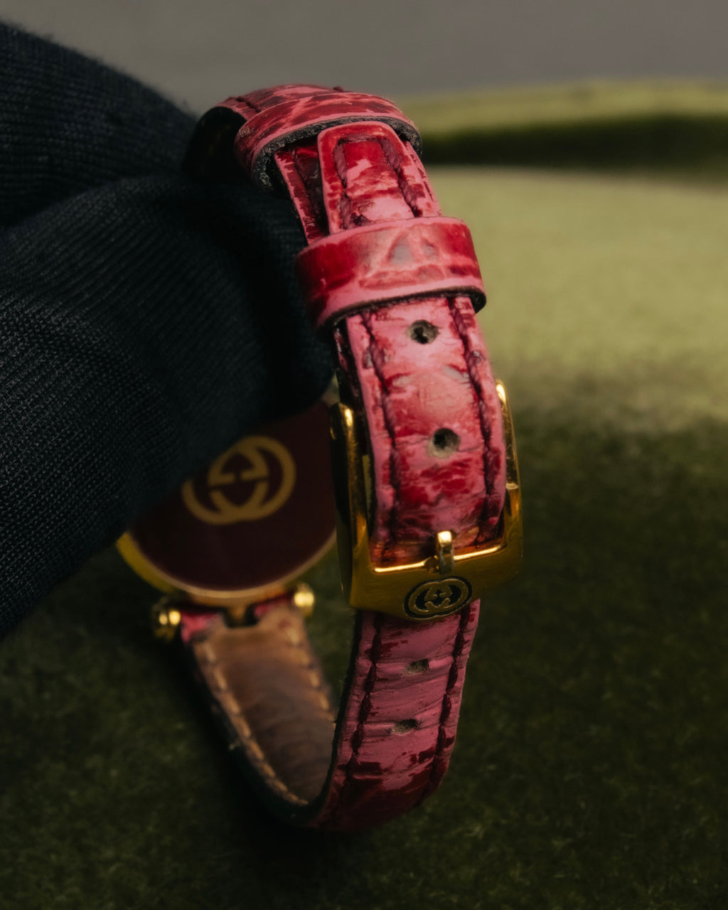 "GUCCI" 80's-90's Sherry line web stripe round watch with roman dial